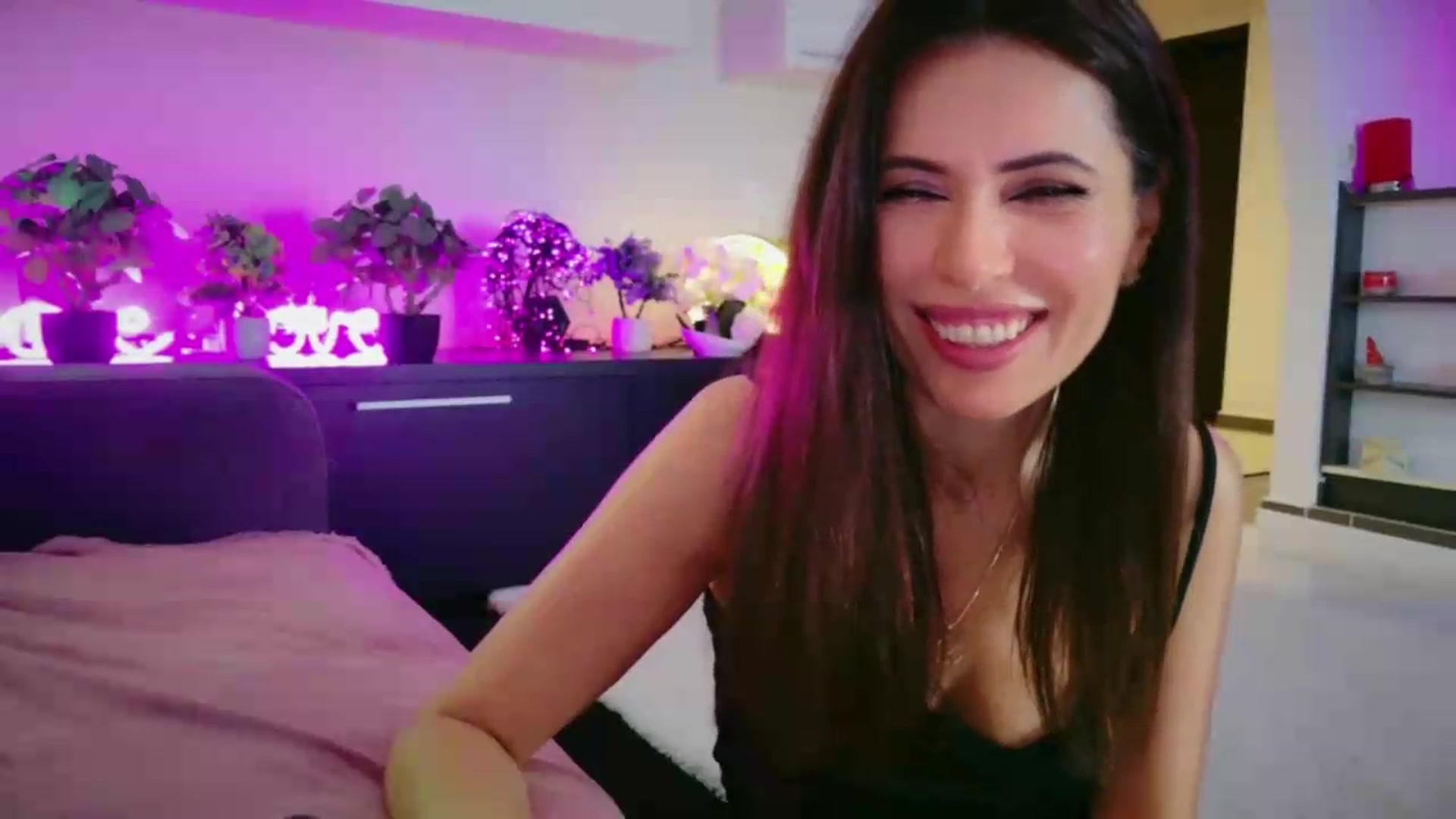 Gallery image thumbnail from SmileyTinaa's myfreecams stream on, 05/15/2026, 03:30 image 5 of 20