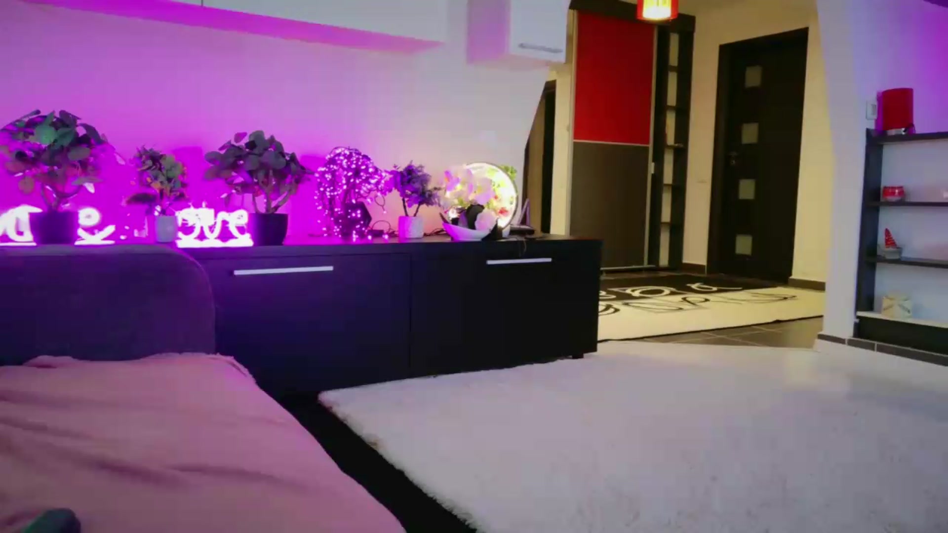 Gallery image thumbnail from SmileyTinaa's myfreecams stream on, 05/15/2026, 03:30 image 9 of 20