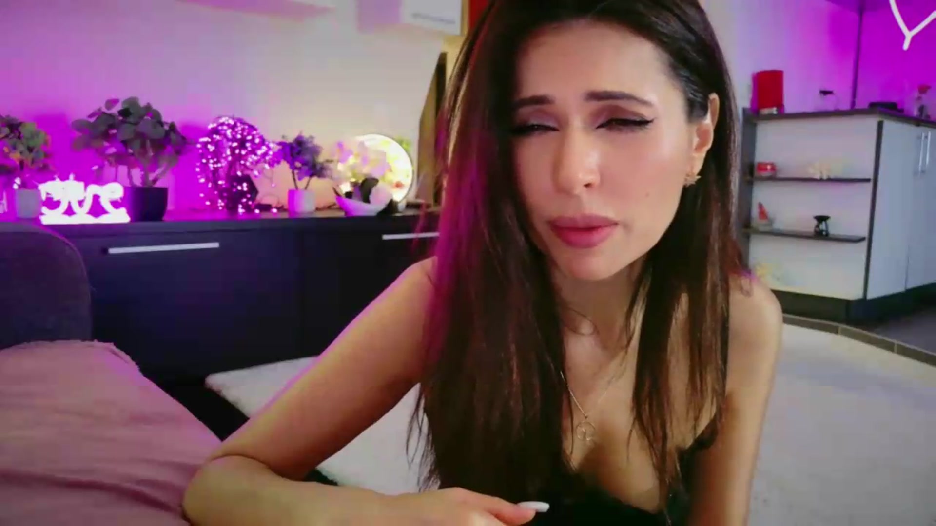 Gallery image thumbnail from SmileyTinaa's myfreecams stream on, 05/15/2026, 03:30 image 3 of 20
