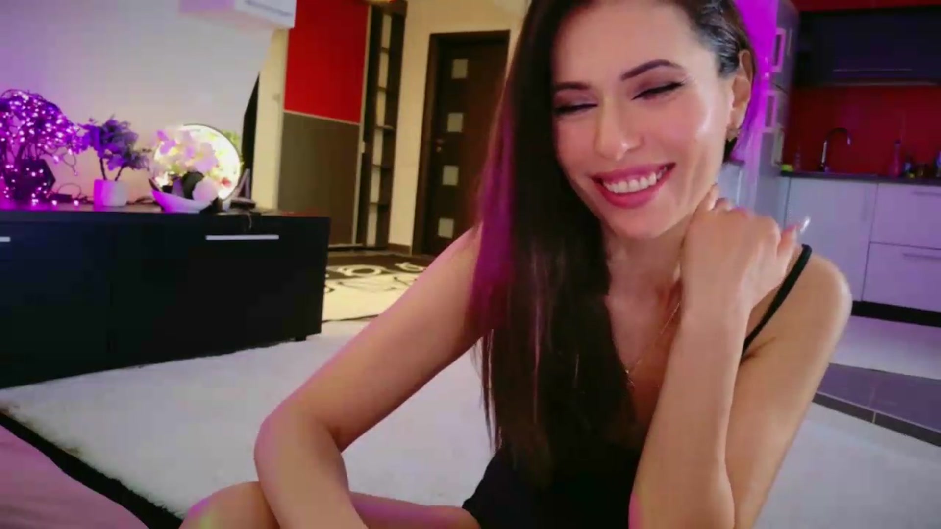 Gallery image thumbnail from SmileyTinaa's myfreecams stream on, 05/15/2026, 03:30 image 14 of 20