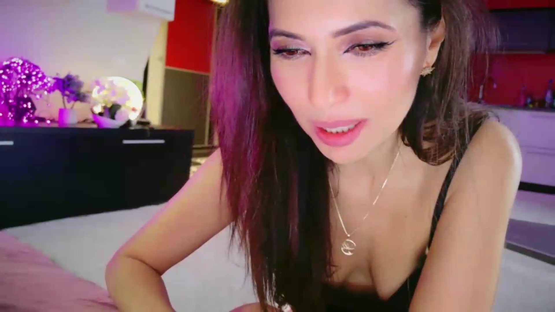 Gallery image thumbnail from SmileyTinaa's myfreecams stream on, 05/15/2026, 03:30 image 17 of 20