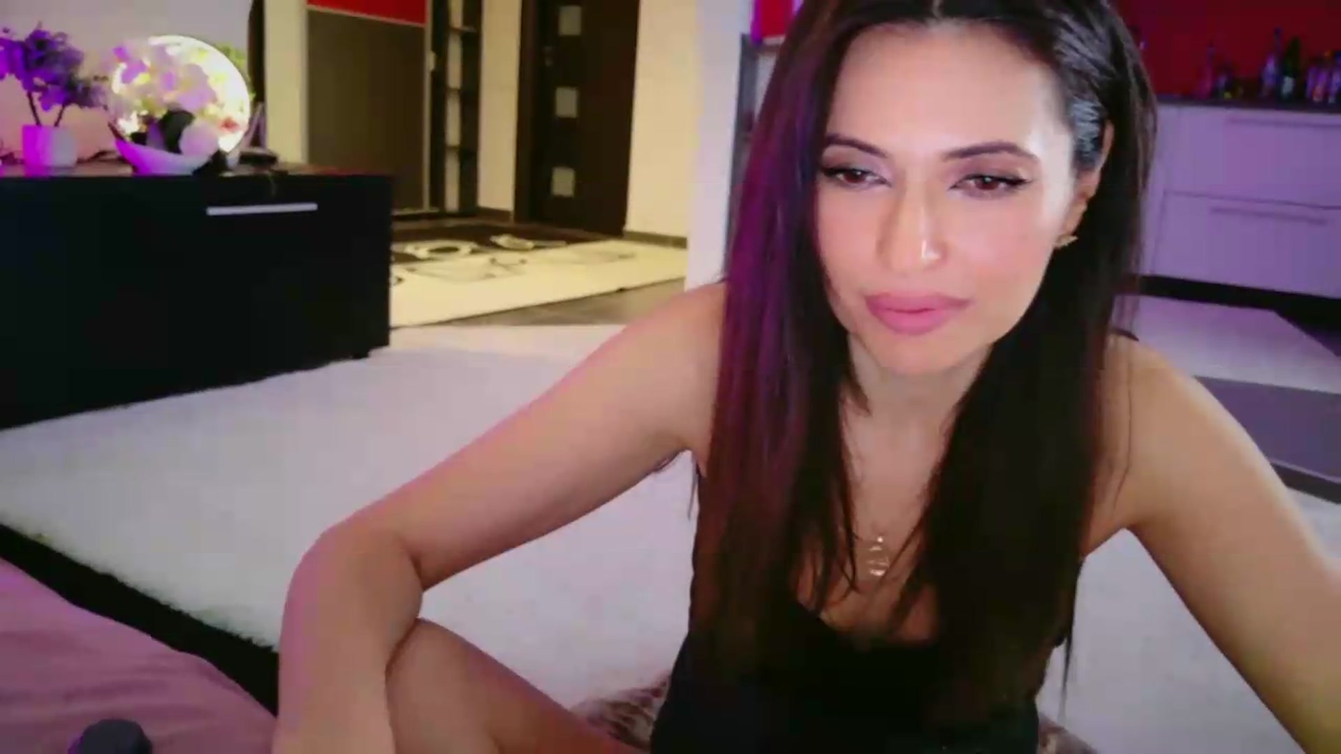 Gallery image thumbnail from SmileyTinaa's myfreecams stream on, 05/15/2026, 06:48 image 14 of 20