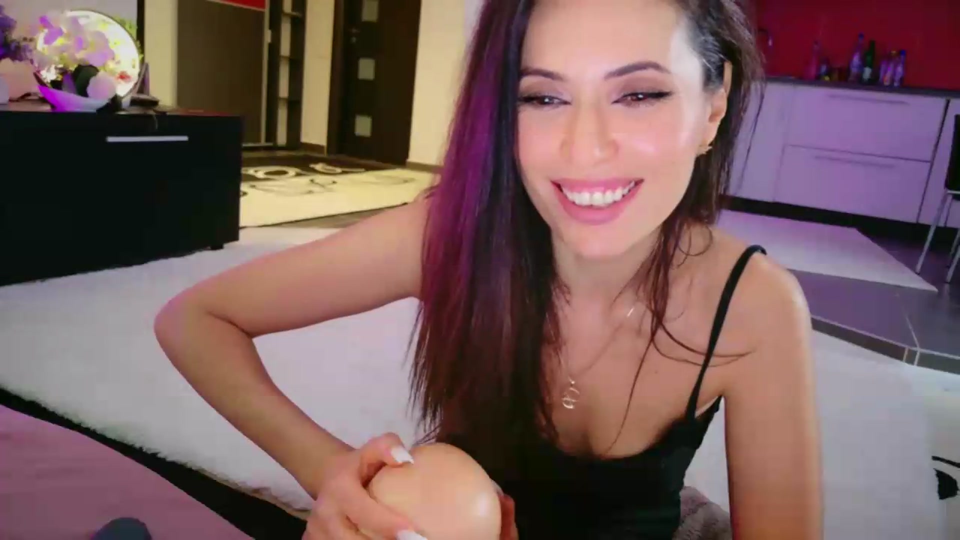 Gallery image thumbnail from SmileyTinaa's myfreecams stream on, 05/15/2026, 06:48 image 17 of 20