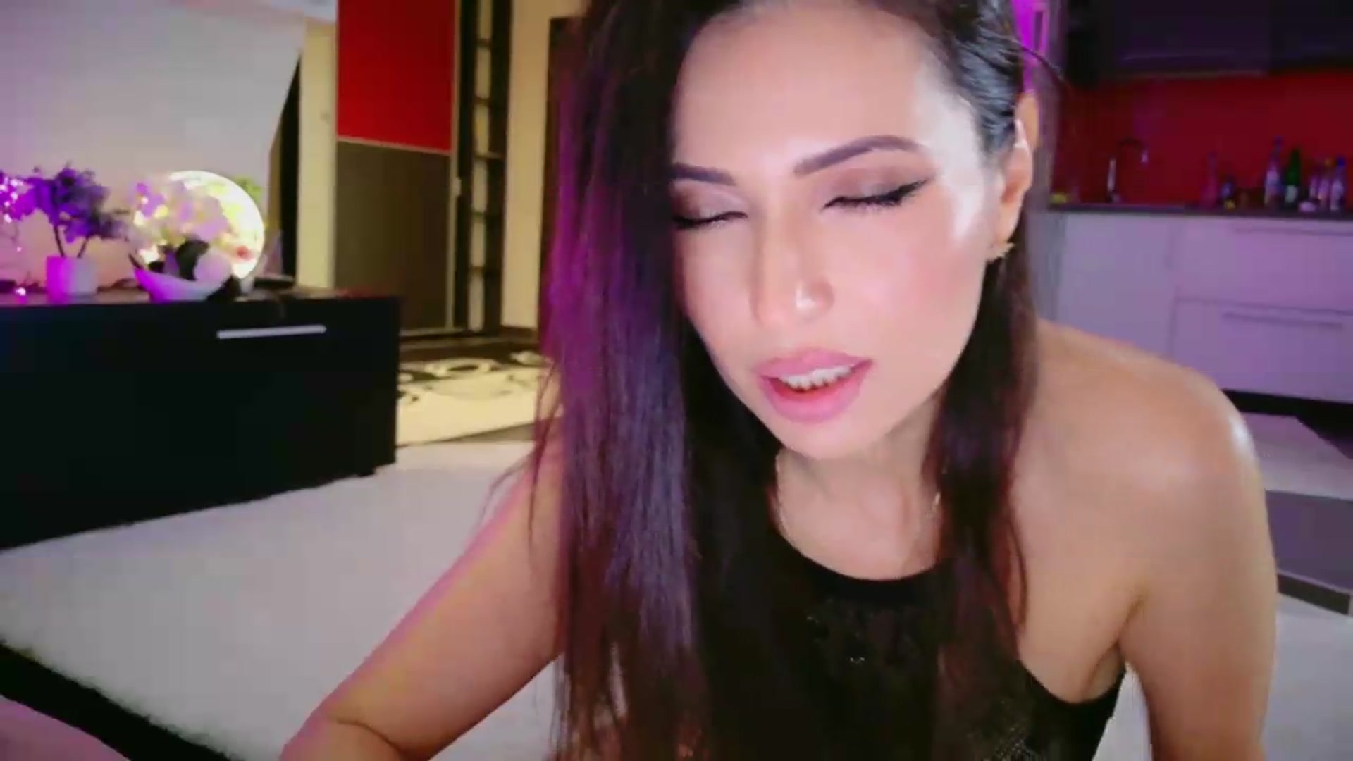Gallery image thumbnail from SmileyTinaa's myfreecams stream on, 05/15/2026, 22:05 image 3 of 20