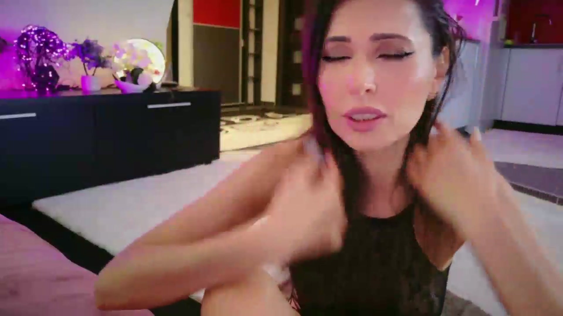 Gallery image thumbnail from SmileyTinaa's myfreecams stream on, 05/15/2026, 22:05 image 15 of 20