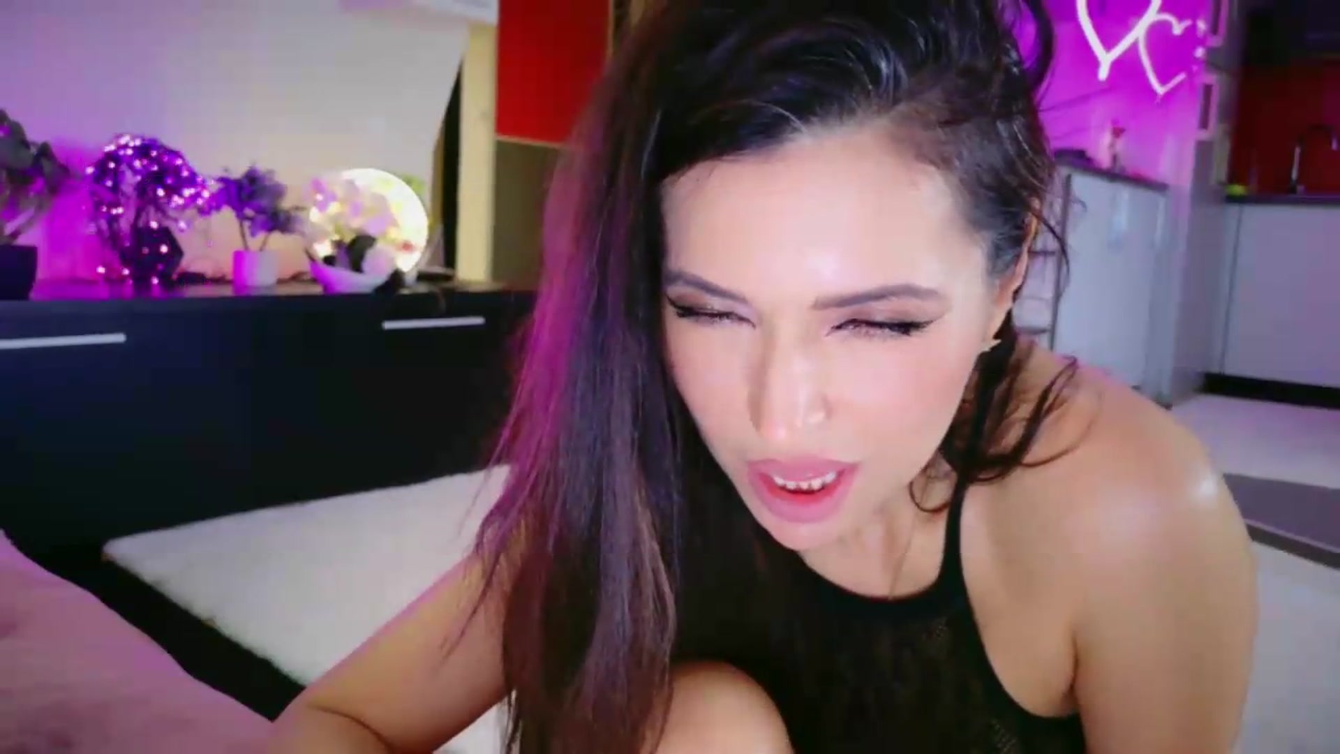 Gallery image thumbnail from SmileyTinaa's myfreecams stream on, 05/15/2026, 22:05 image 9 of 20