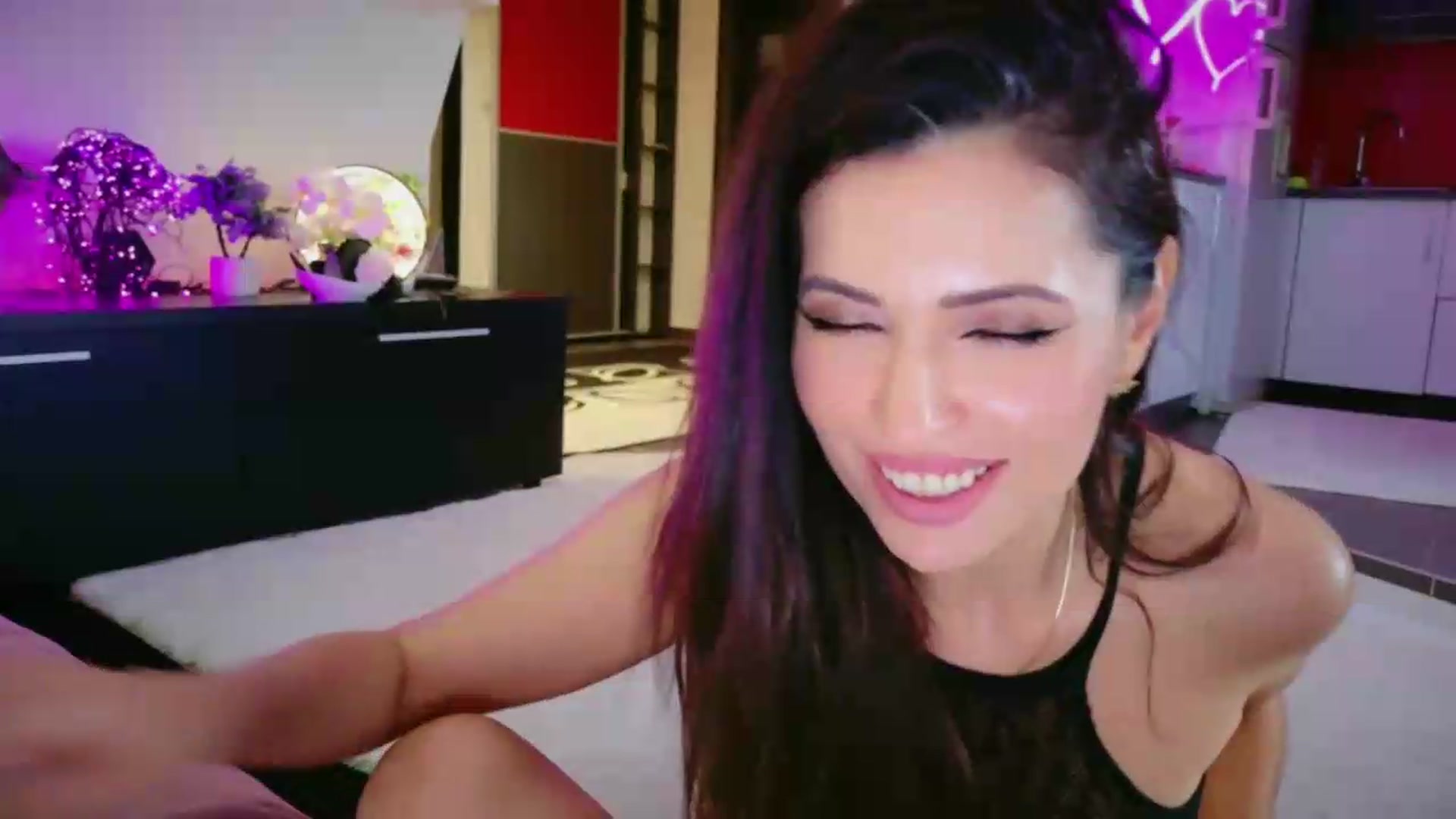 Gallery image thumbnail from SmileyTinaa's myfreecams stream on, 05/15/2026, 22:05 image 11 of 20