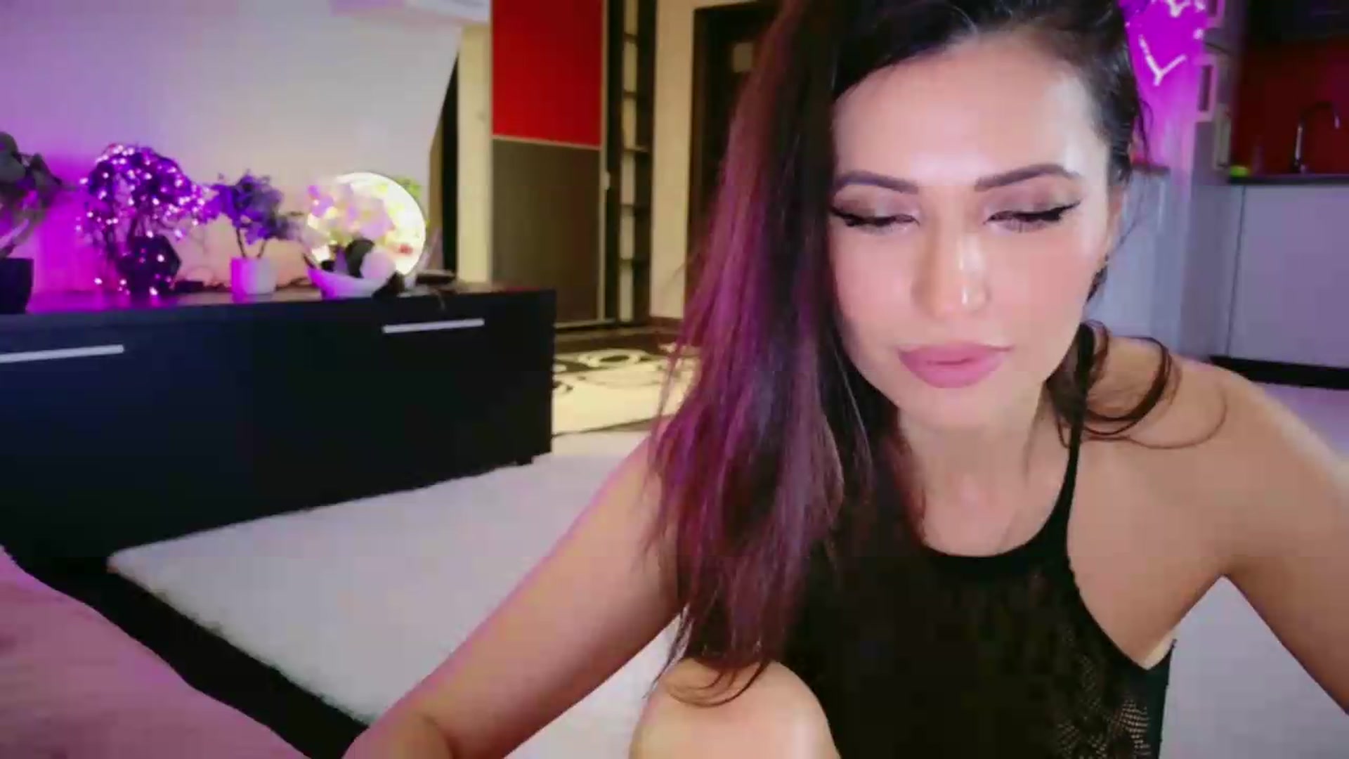 Gallery image thumbnail from SmileyTinaa's myfreecams stream on, 05/15/2026, 22:05 image 10 of 20
