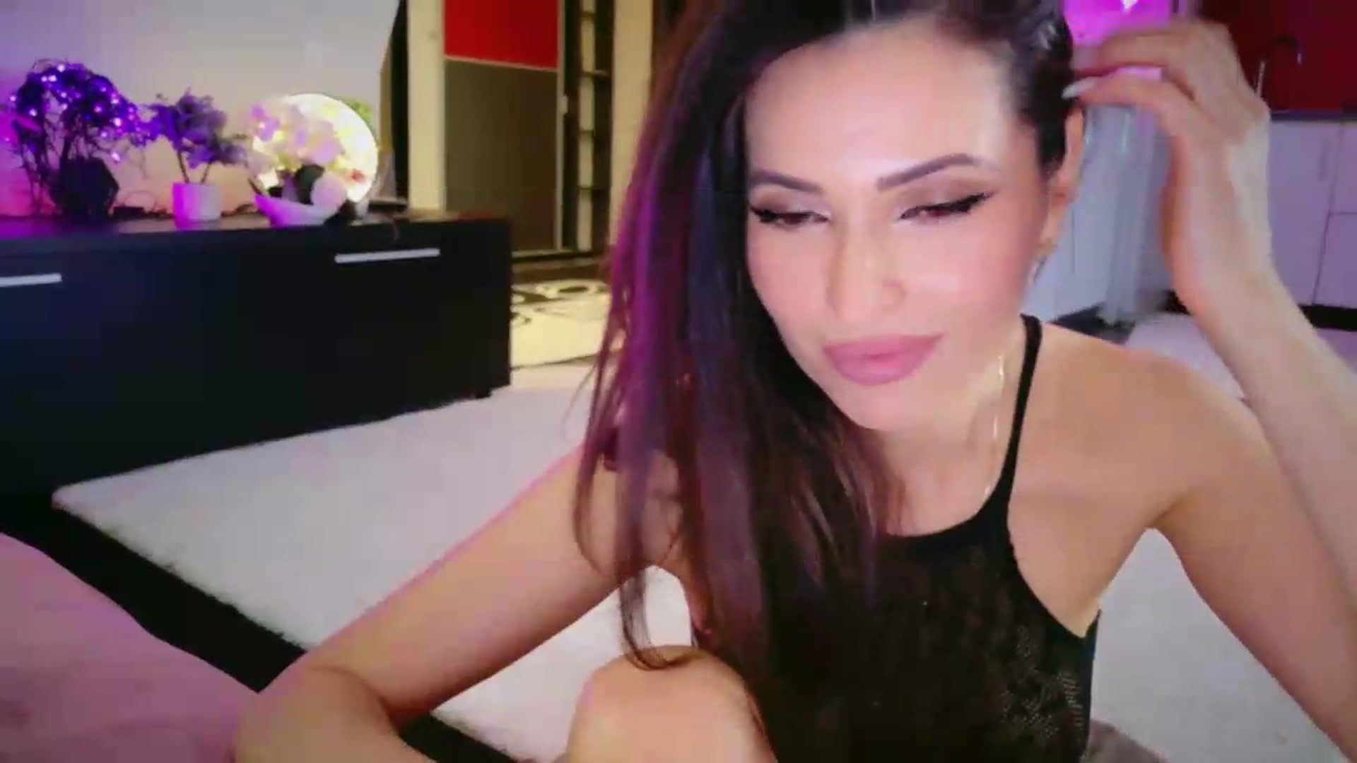 Gallery image thumbnail from SmileyTinaa's myfreecams stream on, 05/15/2026, 22:05 image 16 of 20