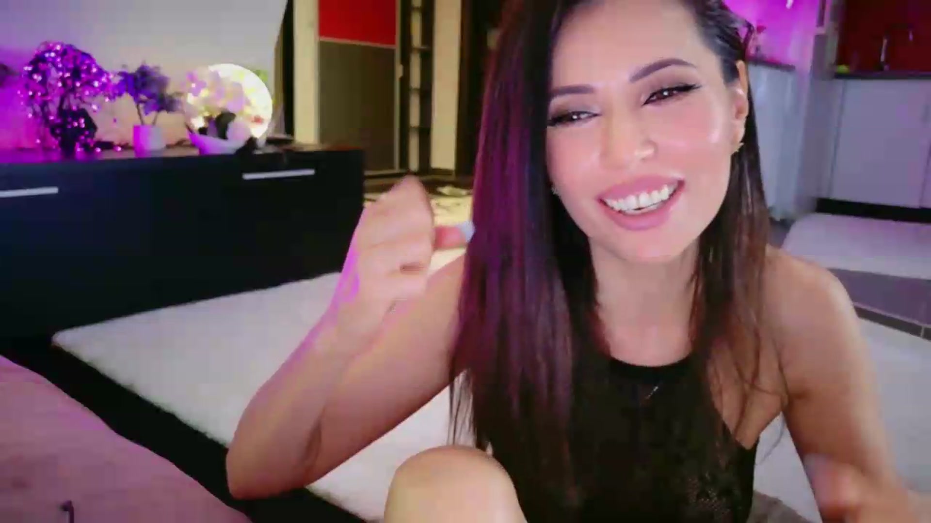 Gallery image thumbnail from SmileyTinaa's myfreecams stream on, 05/15/2026, 22:05 image 14 of 20