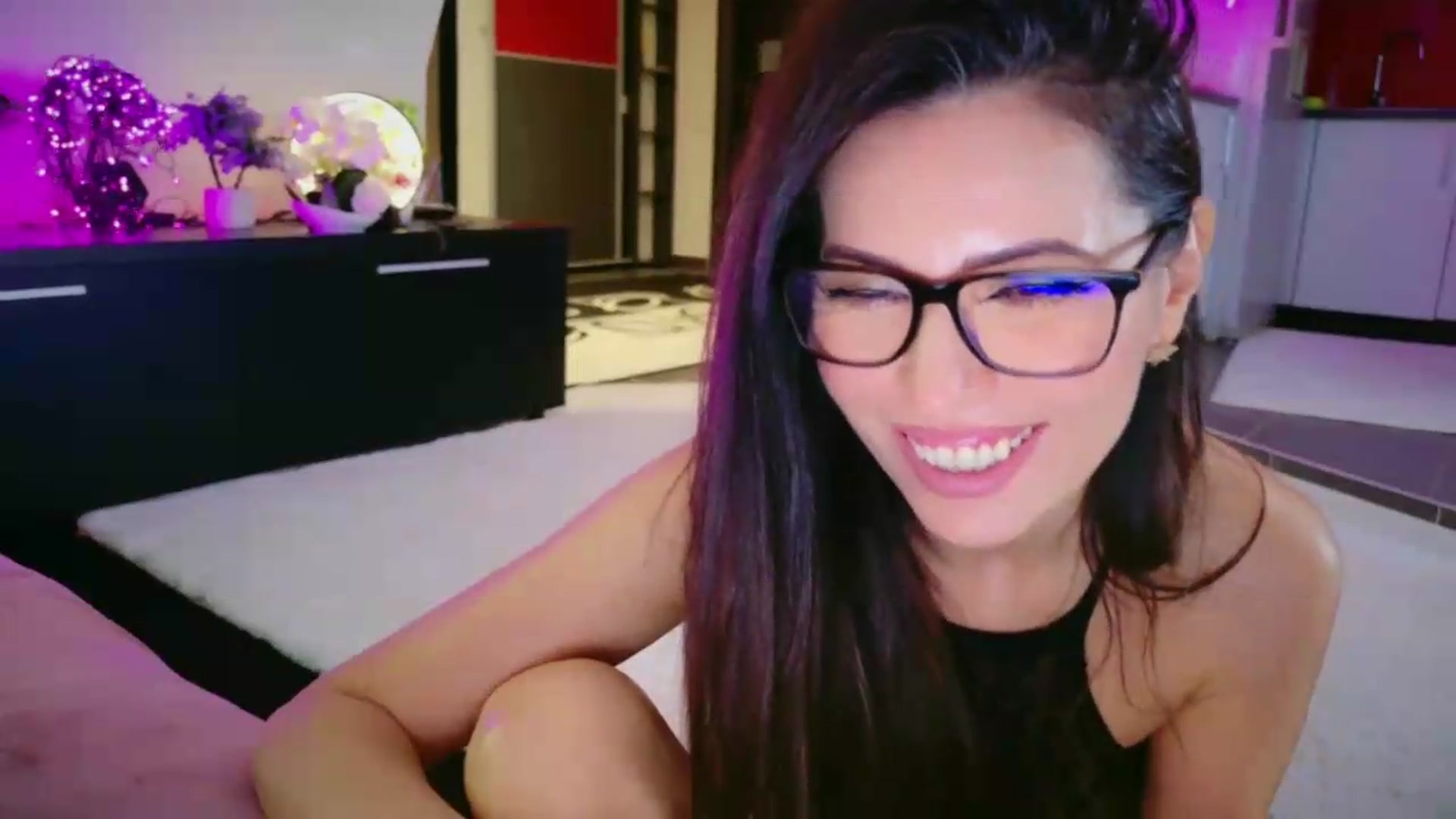 Gallery image thumbnail from SmileyTinaa's myfreecams stream on, 05/15/2026, 22:05 image 12 of 20