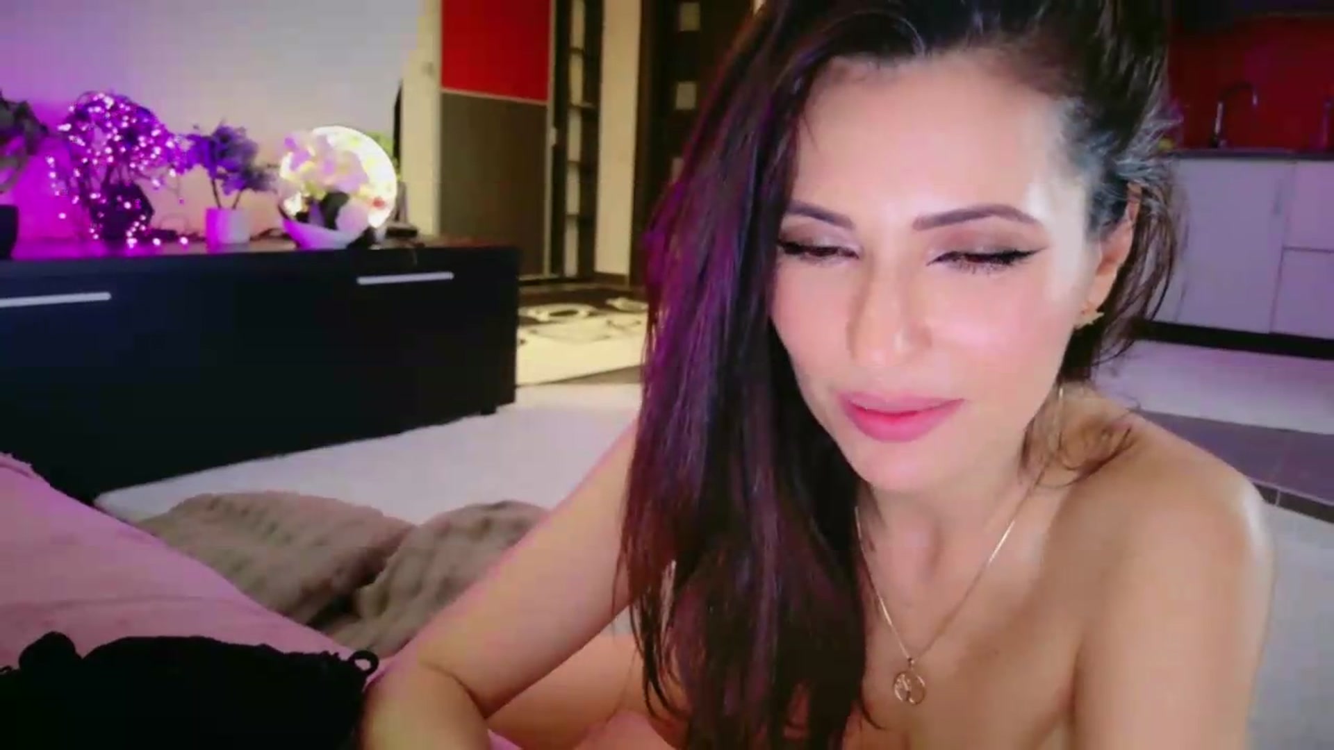 Gallery image thumbnail from SmileyTinaa's myfreecams stream on, 05/16/2026, 03:01 image 10 of 20