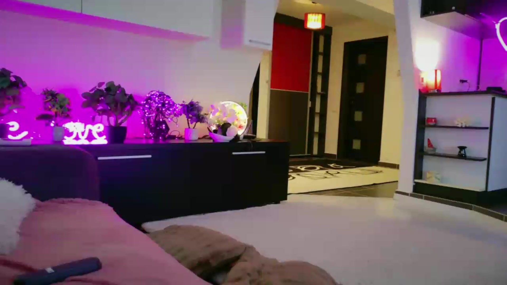 Gallery image thumbnail from SmileyTinaa's myfreecams stream on, 05/16/2026, 03:01 image 2 of 20