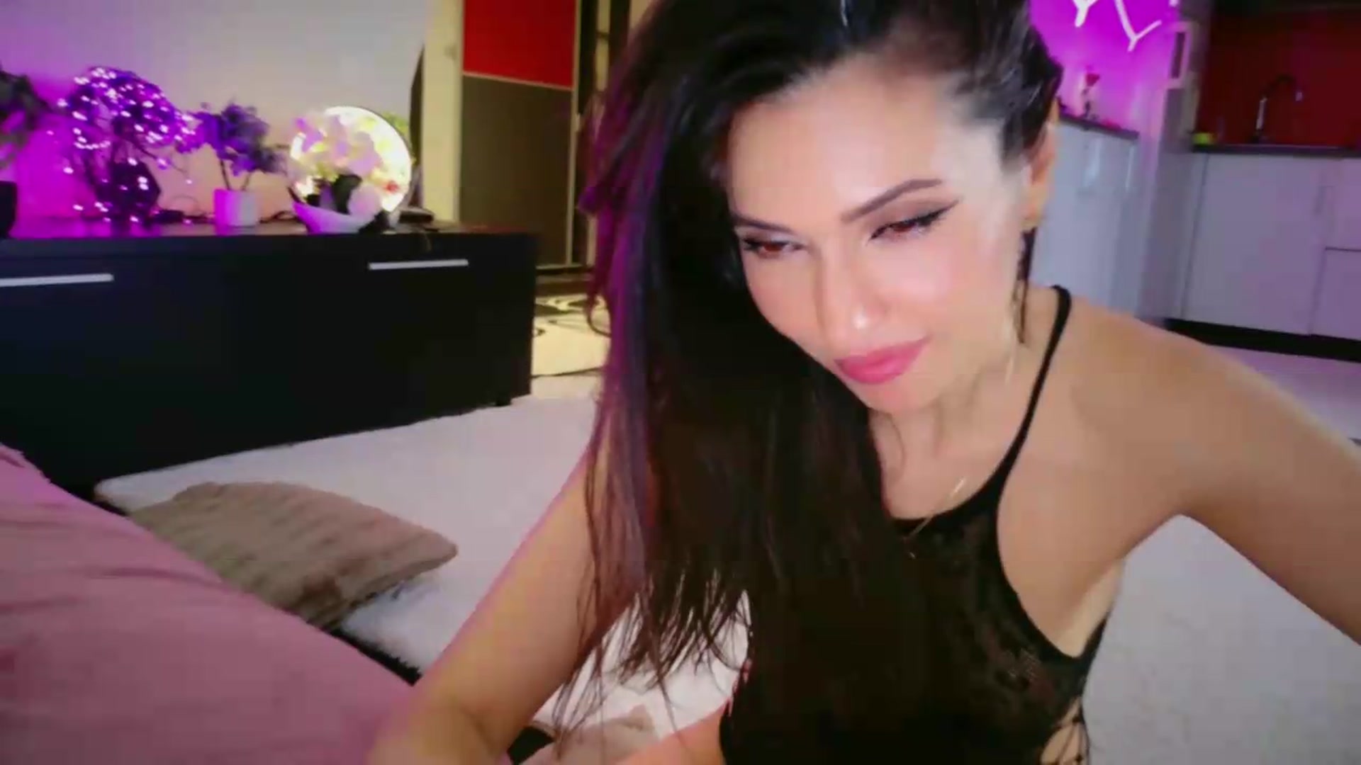 Gallery image thumbnail from SmileyTinaa's myfreecams stream on, 05/16/2026, 04:10 image 14 of 20