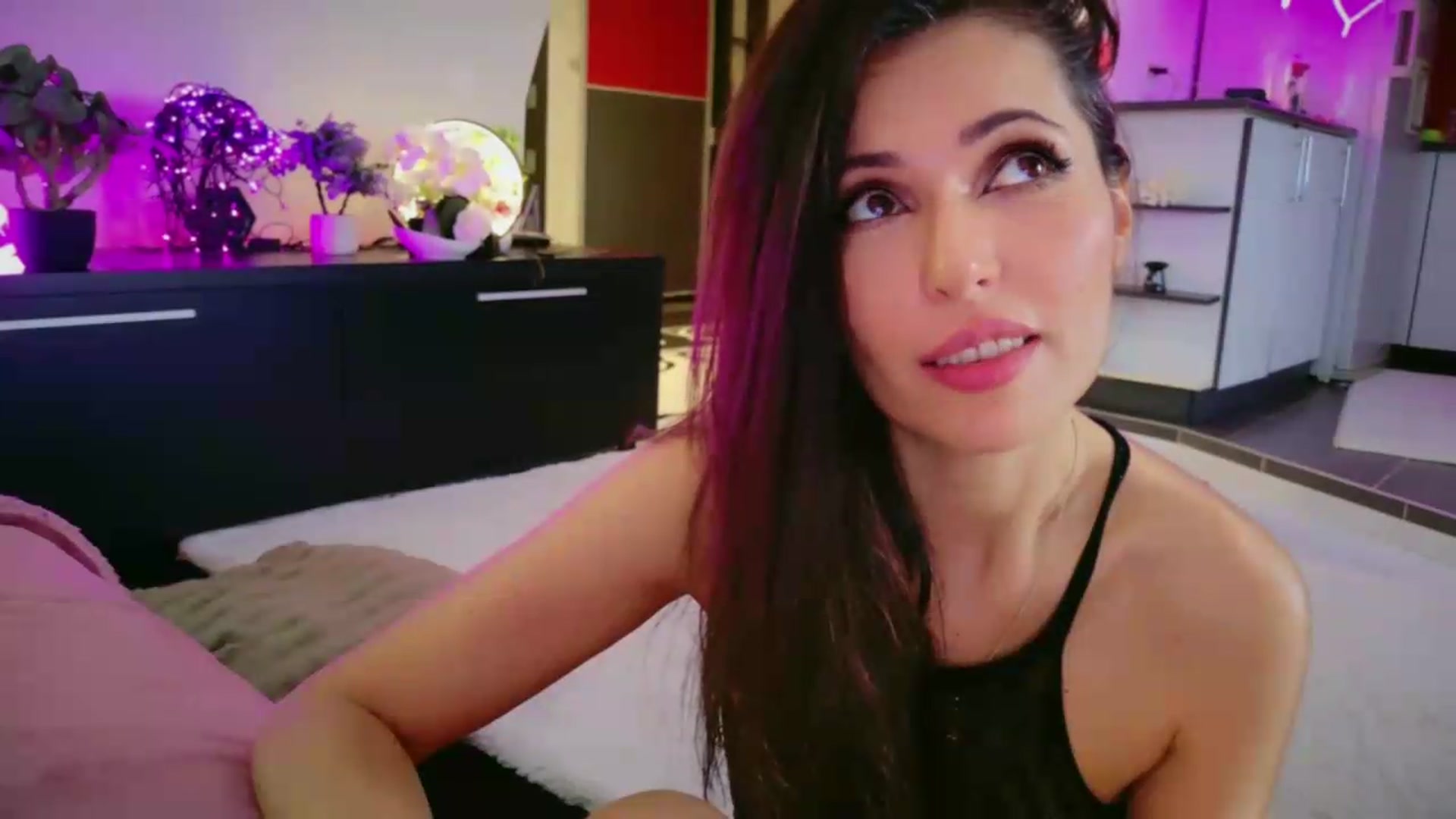 Gallery image thumbnail from SmileyTinaa's myfreecams stream on, 05/16/2026, 05:55 image 2 of 20