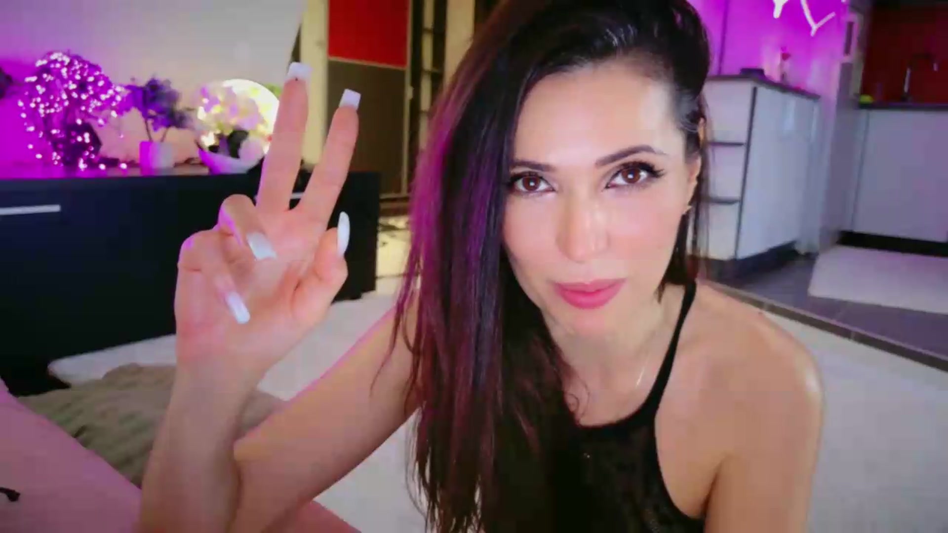 Gallery image thumbnail from SmileyTinaa's myfreecams stream on, 05/16/2026, 05:55 image 4 of 20