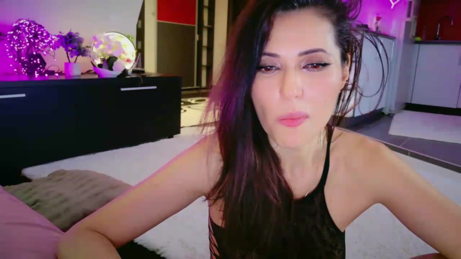 Gallery image thumbnail from SmileyTinaa's myfreecams stream on, 05/16/2026, 05:55 image 15 of 20