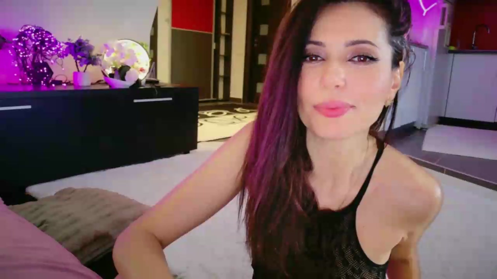 Gallery image thumbnail from SmileyTinaa's myfreecams stream on, 05/16/2026, 05:55 image 11 of 20