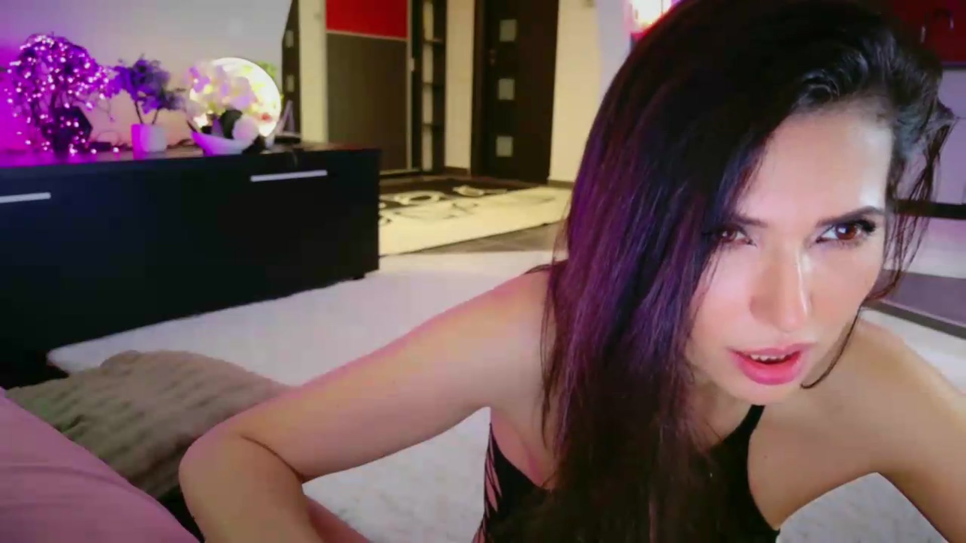 Gallery image thumbnail from SmileyTinaa's myfreecams stream on, 05/16/2026, 05:55 image 14 of 20
