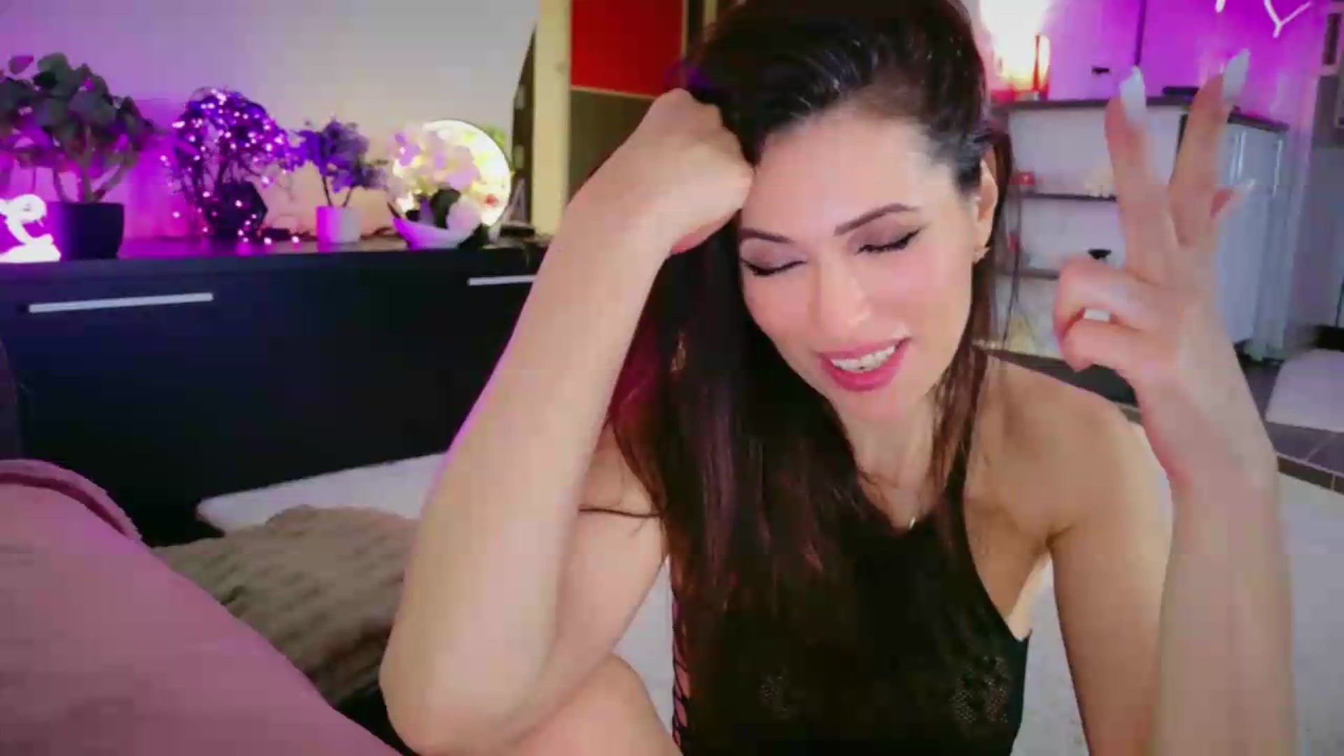 Gallery image thumbnail from SmileyTinaa's myfreecams stream on, 05/16/2026, 05:55 image 9 of 20
