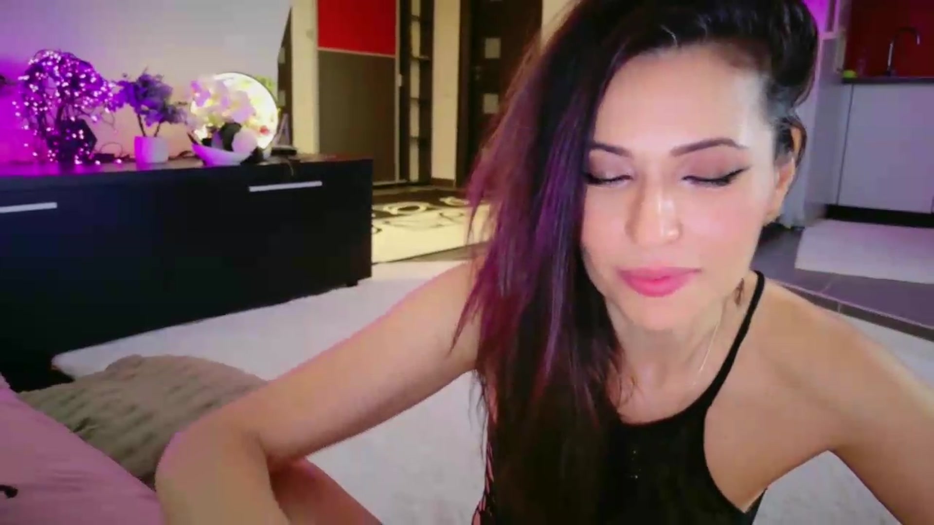 Gallery image thumbnail from SmileyTinaa's myfreecams stream on, 05/16/2026, 05:55 image 5 of 20