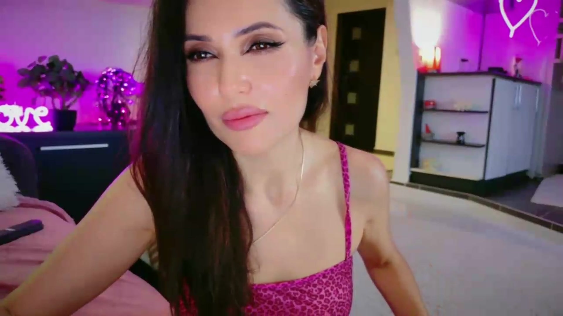 Gallery image thumbnail from SmileyTinaa's myfreecams stream on, 05/22/2026, 01:34 image 17 of 20