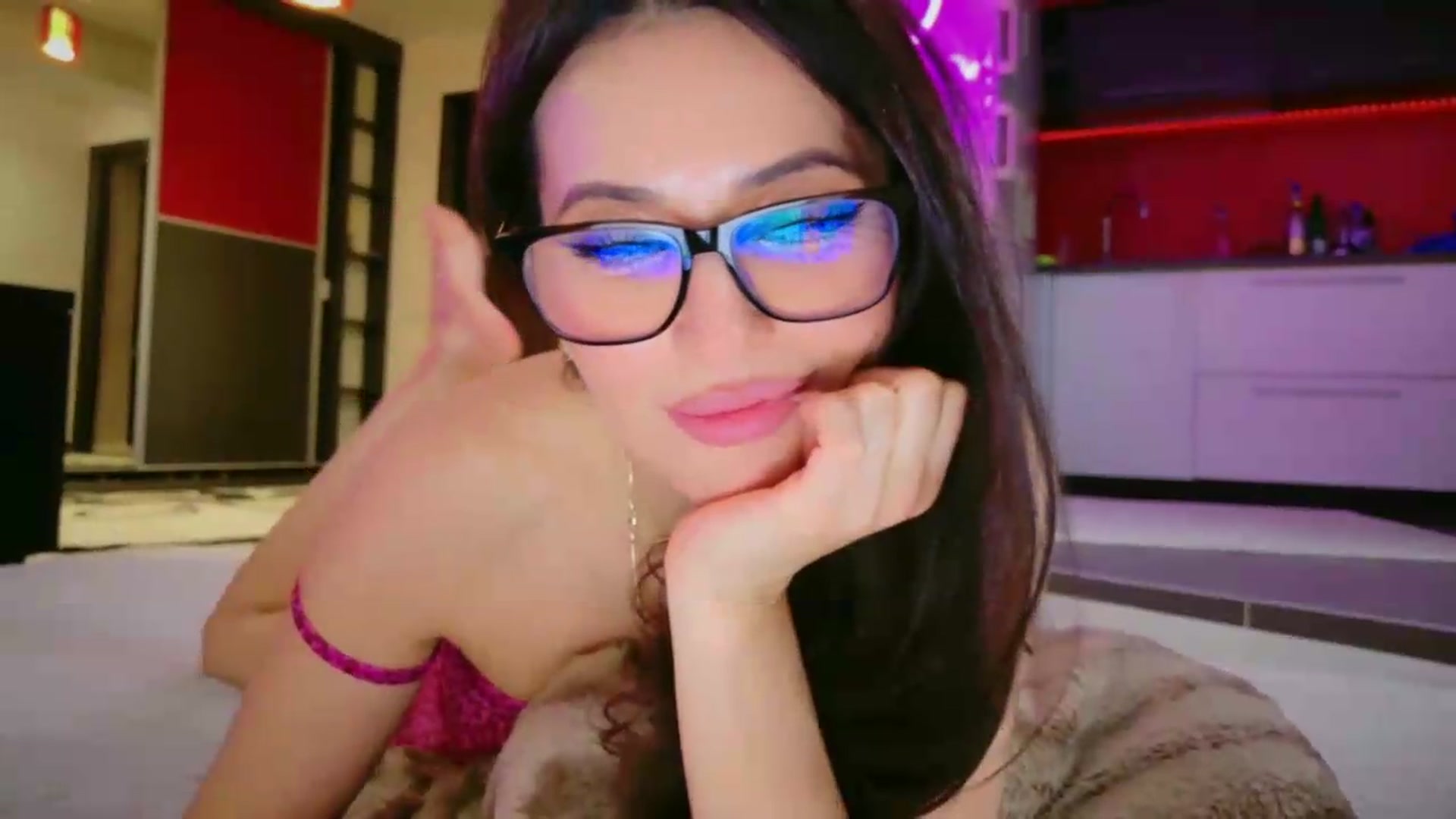Gallery image thumbnail from SmileyTinaa's myfreecams stream on, 05/22/2026, 01:34 image 15 of 20