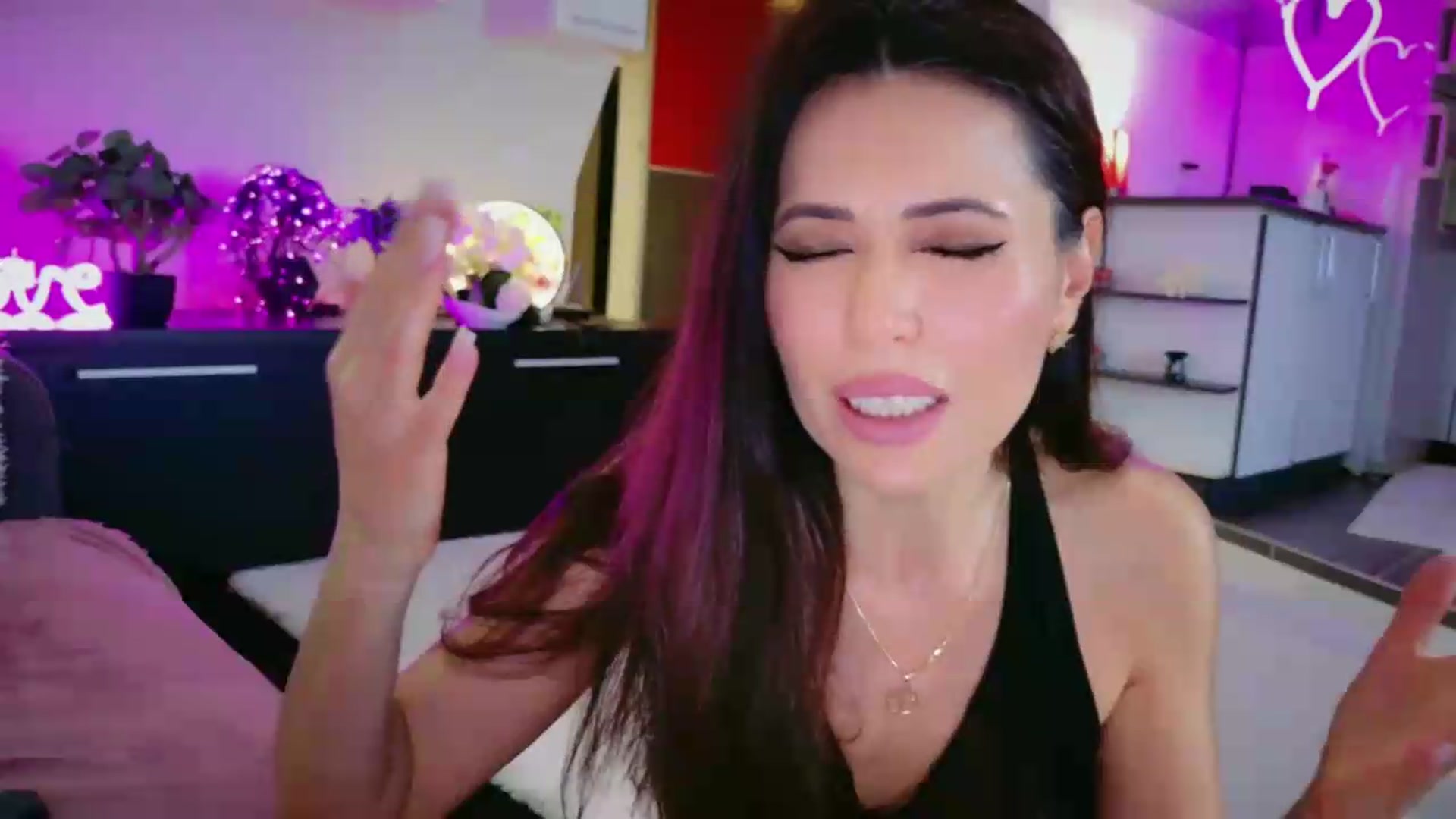 Gallery image thumbnail from SmileyTinaa's myfreecams stream on, 05/22/2026, 23:30 image 3 of 20