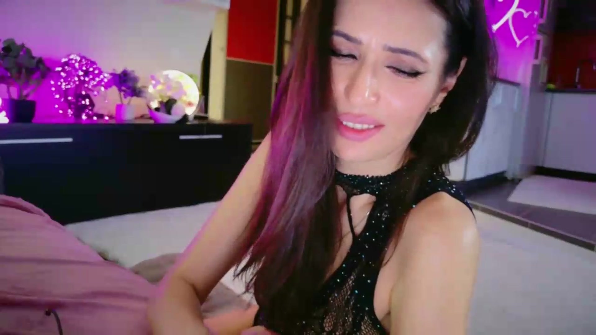 Gallery image thumbnail from SmileyTinaa's myfreecams stream on, 05/29/2026, 24:01 image 18 of 20