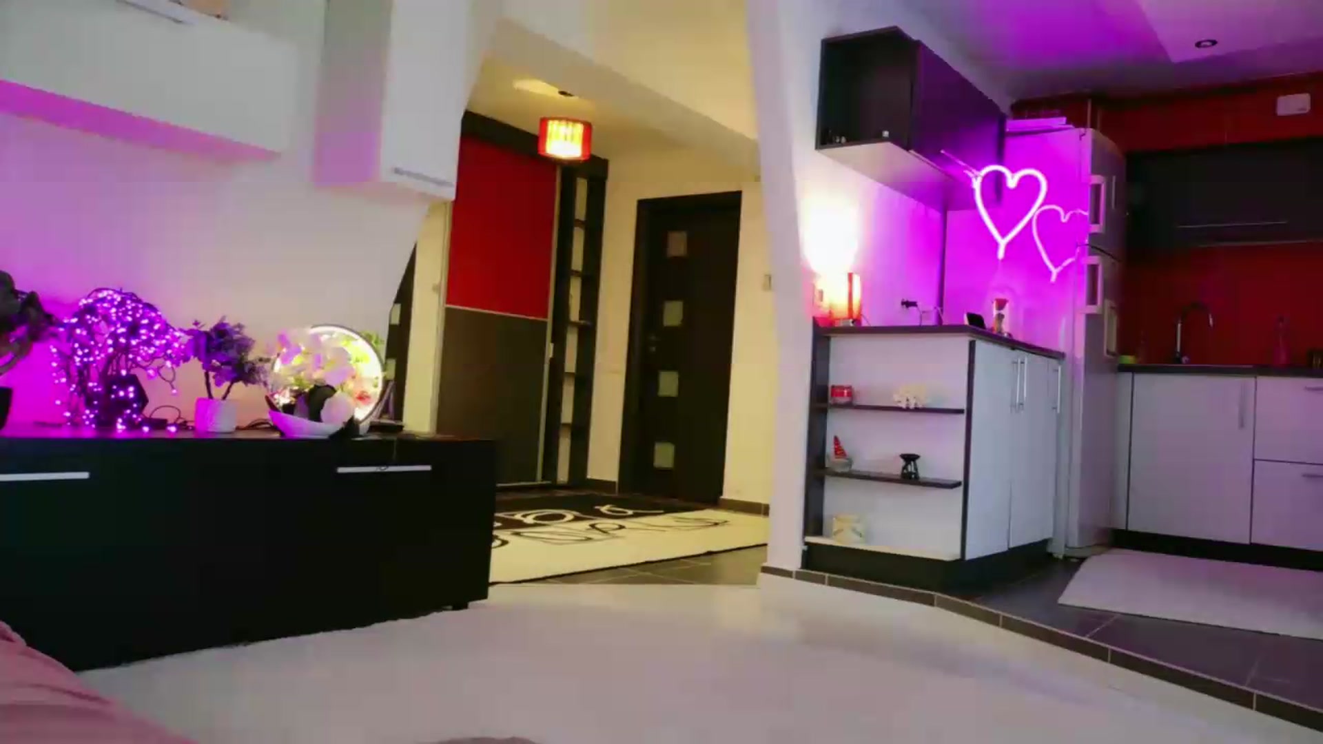 Gallery image thumbnail from SmileyTinaa's myfreecams stream on, 05/29/2026, 24:01 image 5 of 20