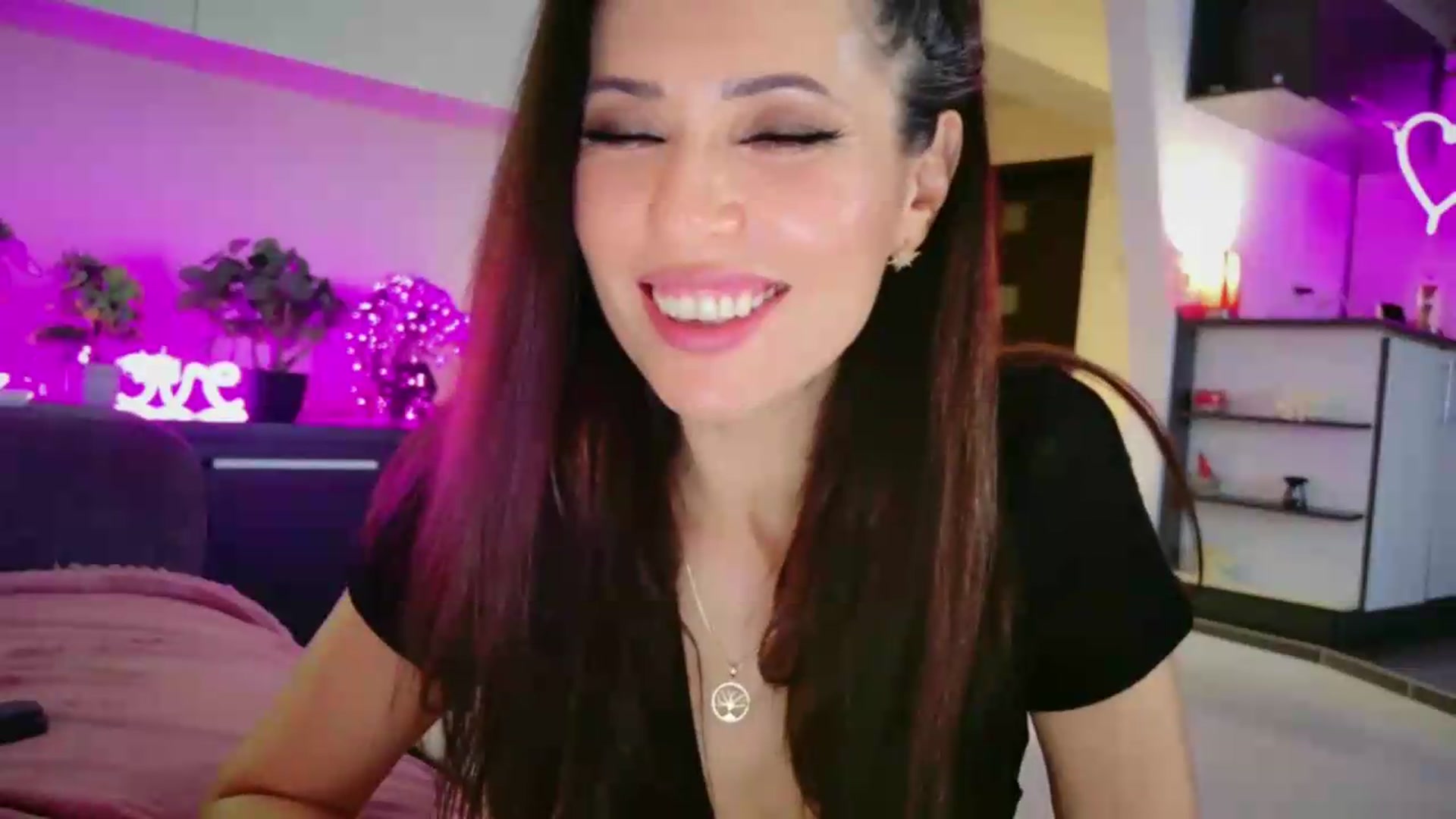 Gallery image thumbnail from SmileyTinaa's myfreecams stream on, 05/29/2026, 03:03 image 6 of 20