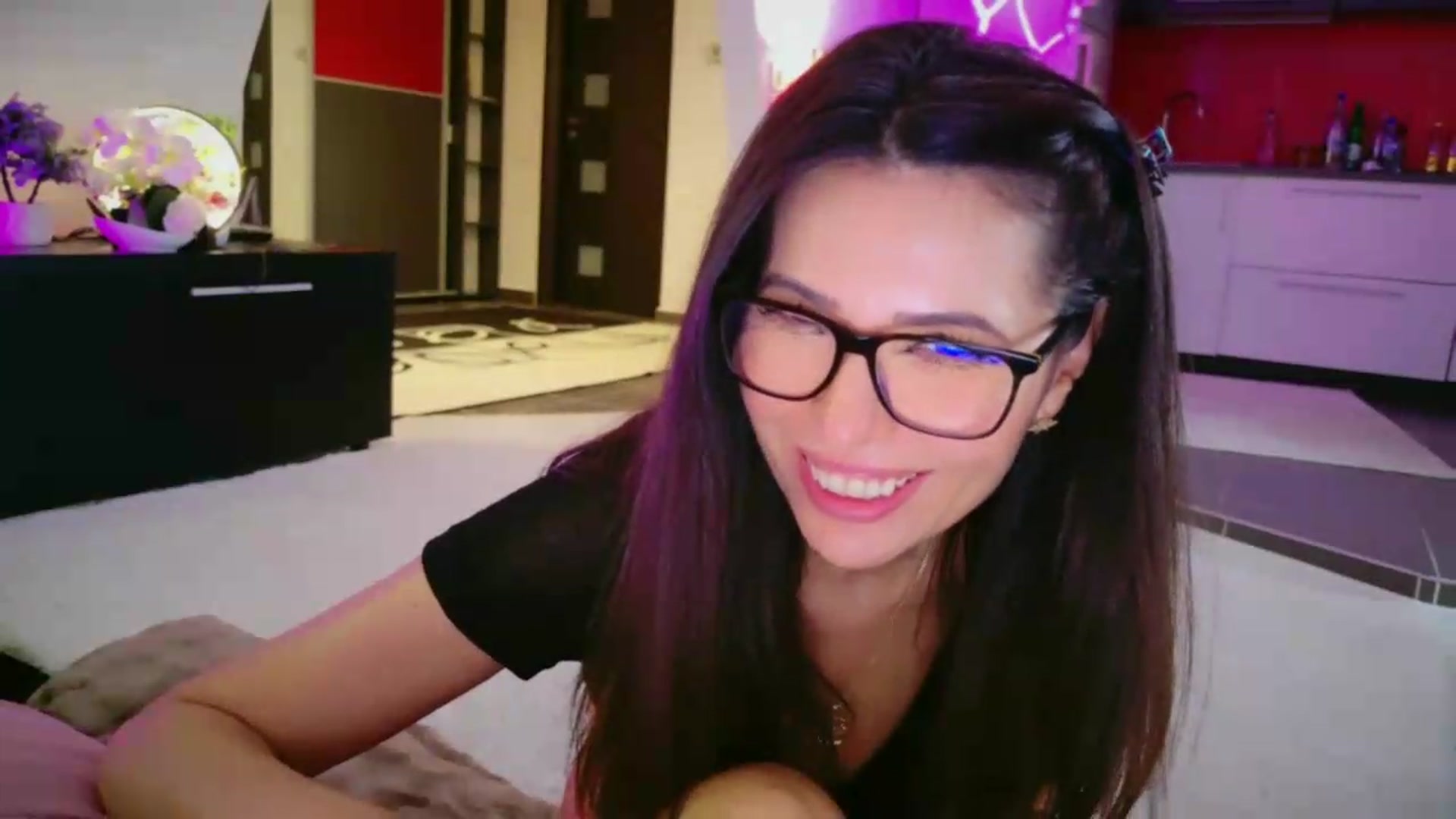 Gallery image thumbnail from SmileyTinaa's myfreecams stream on, 05/29/2026, 03:03 image 9 of 20