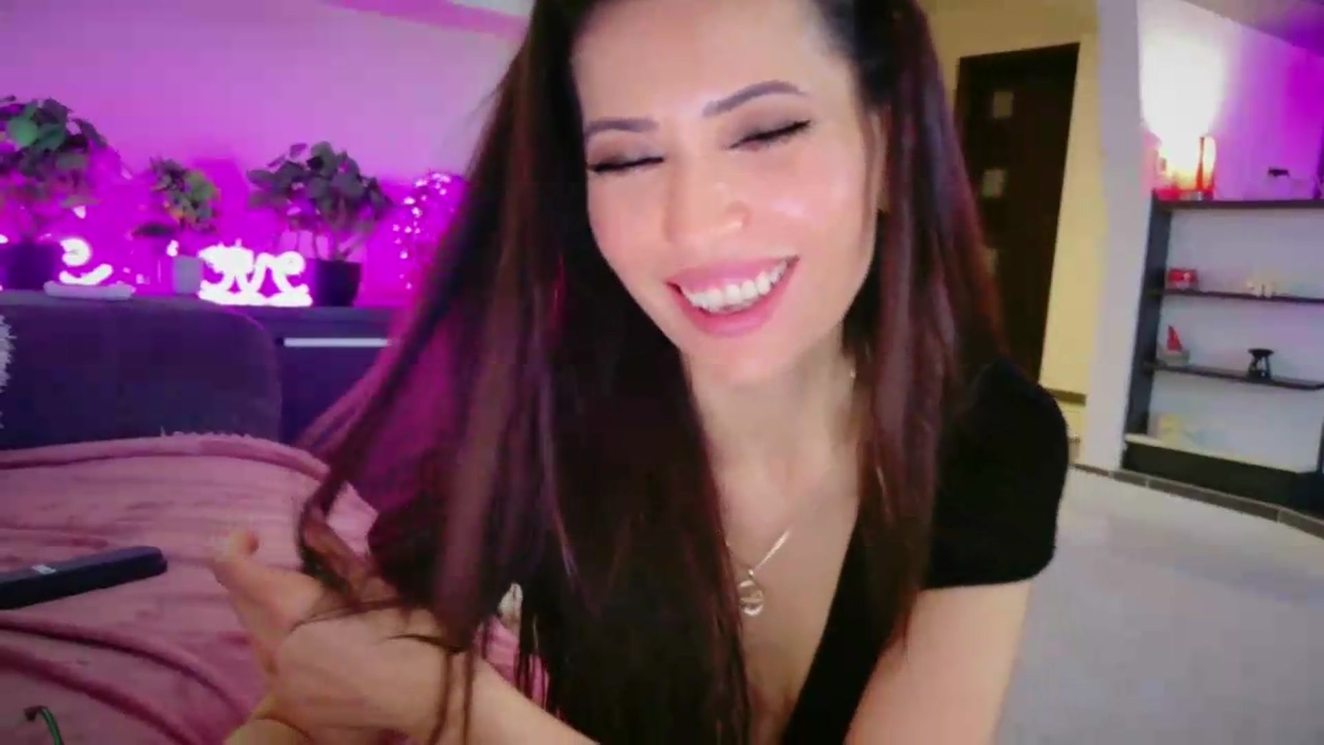 Gallery image thumbnail from SmileyTinaa's myfreecams stream on, 05/29/2026, 03:03 image 2 of 20