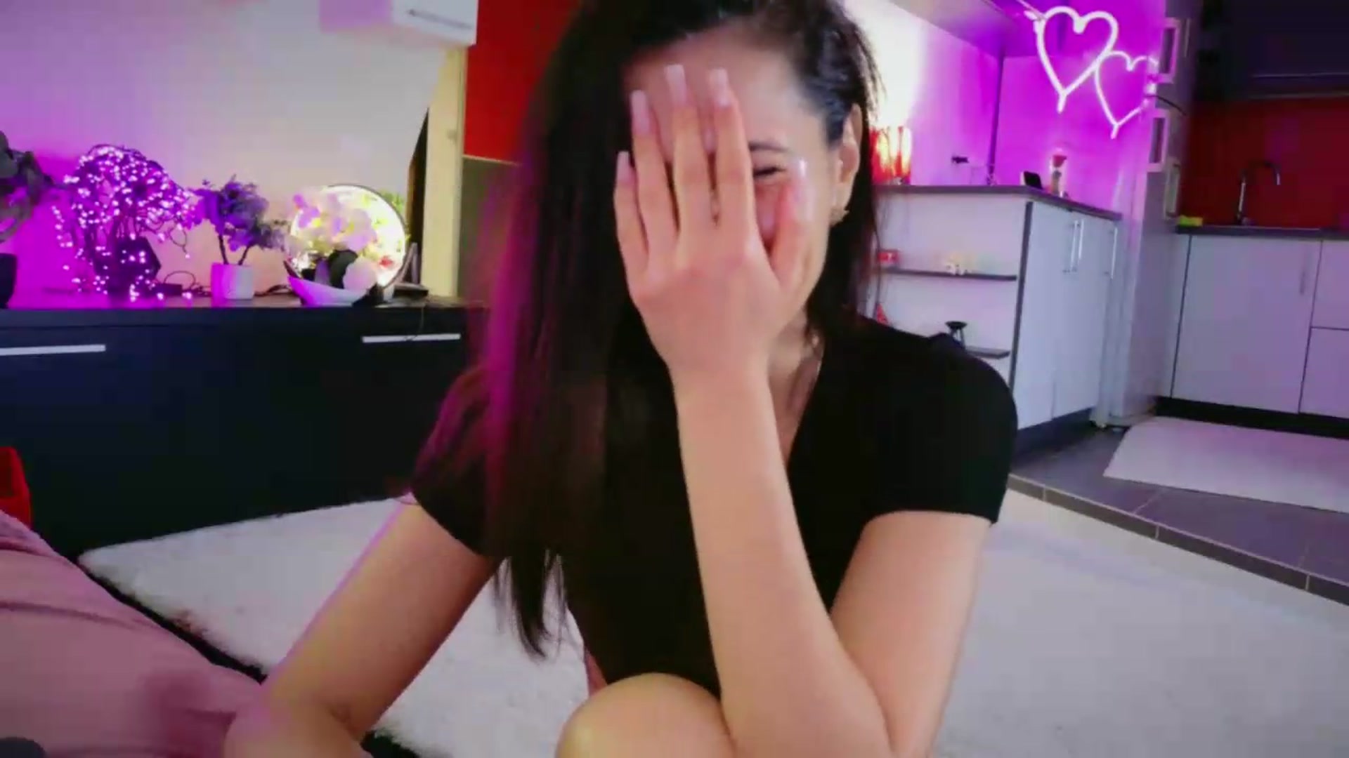Gallery image thumbnail from SmileyTinaa's myfreecams stream on, 05/29/2026, 06:21 image 17 of 20