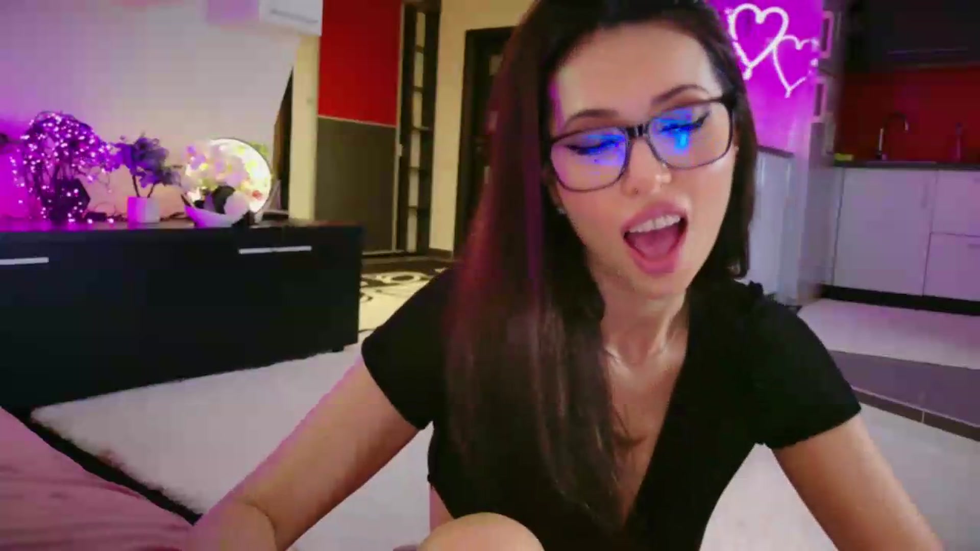 Gallery image thumbnail from SmileyTinaa's myfreecams stream on, 05/29/2026, 06:21 image 2 of 20