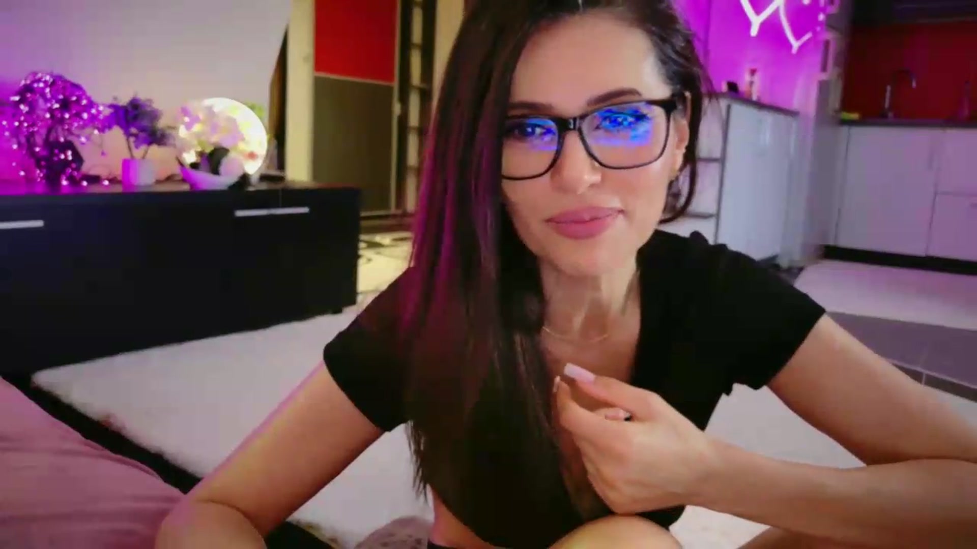 Gallery image thumbnail from SmileyTinaa's myfreecams stream on, 05/29/2026, 06:21 image 6 of 20