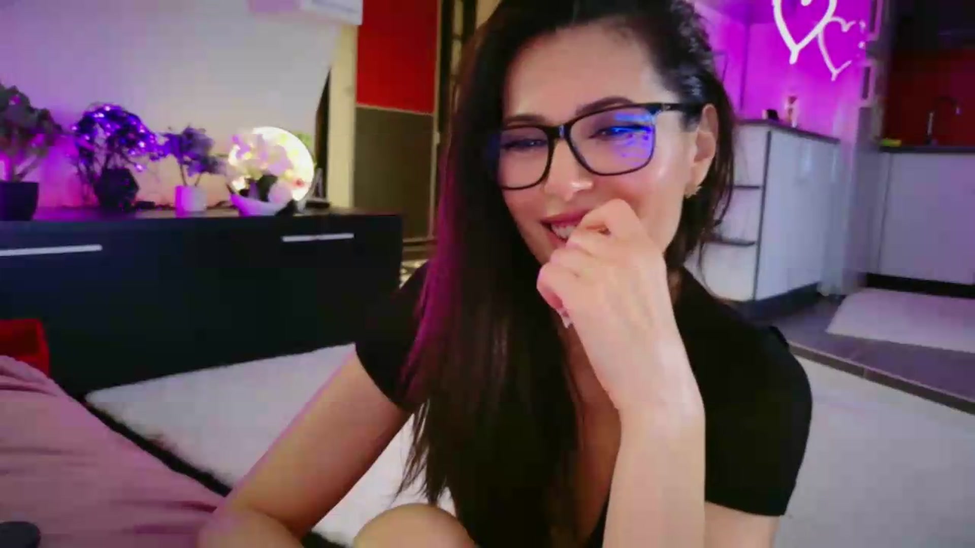 Gallery image thumbnail from SmileyTinaa's myfreecams stream on, 05/29/2026, 06:21 image 12 of 20