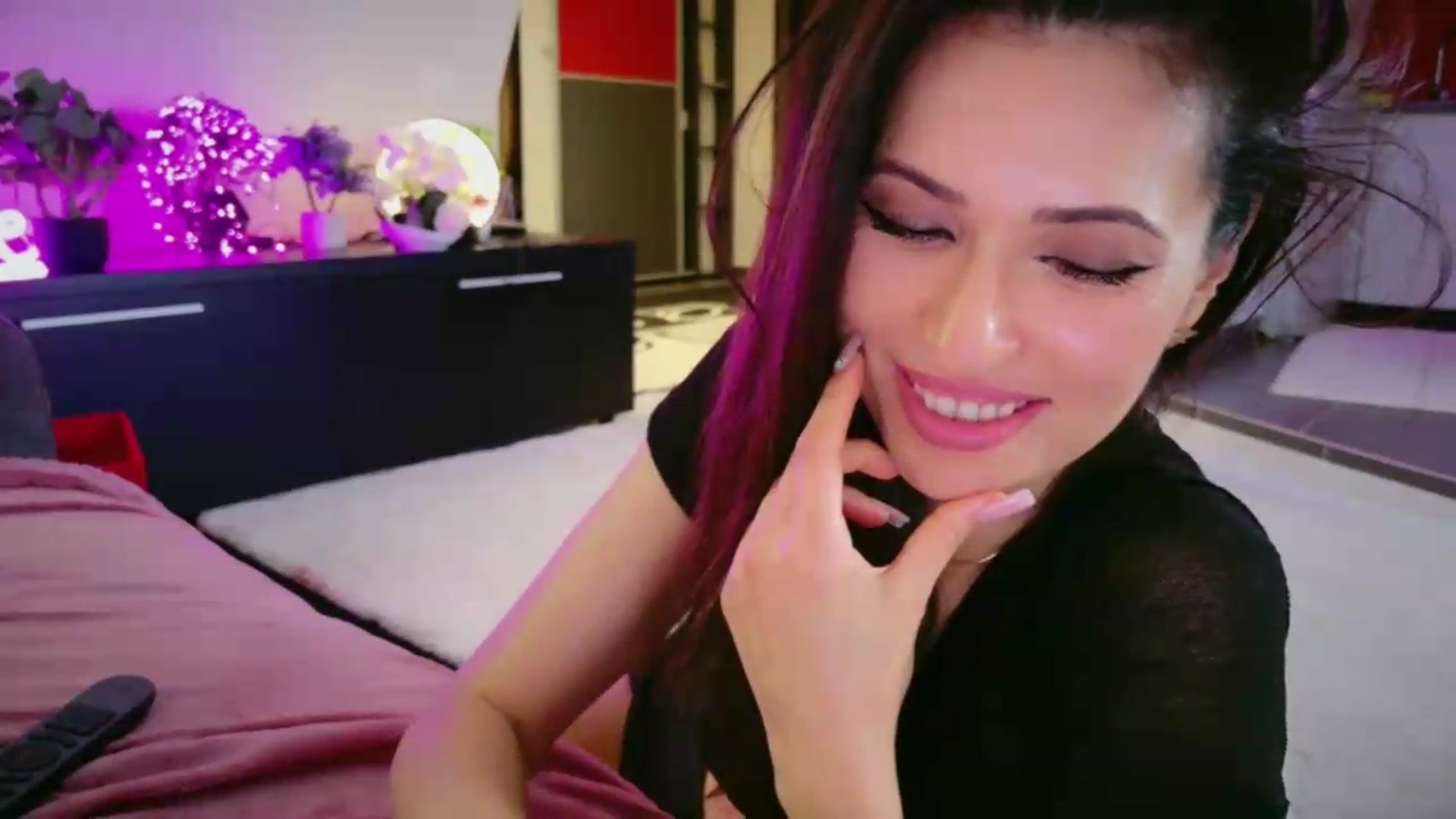 Gallery image thumbnail from SmileyTinaa's myfreecams stream on, 05/29/2026, 06:21 image 11 of 20