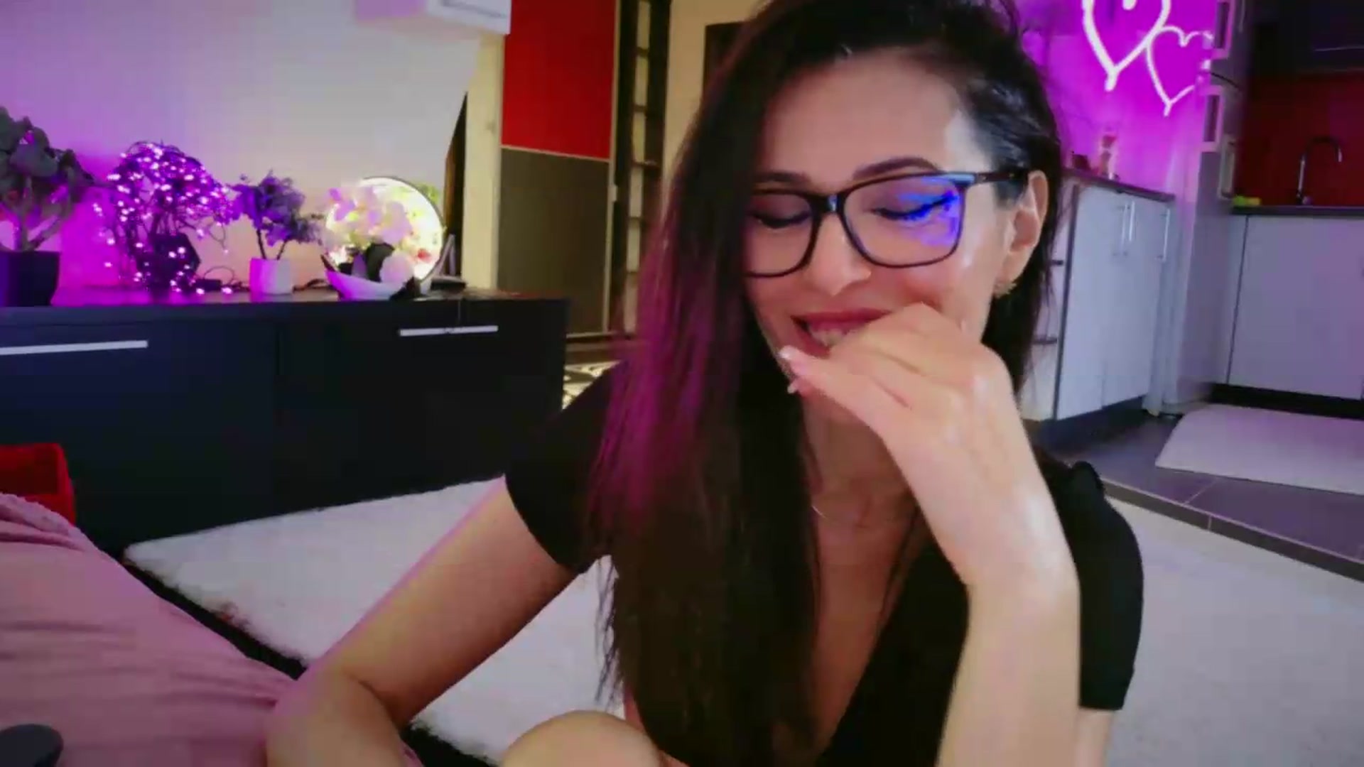 Gallery image thumbnail from SmileyTinaa's myfreecams stream on, 05/29/2026, 06:21 image 13 of 20