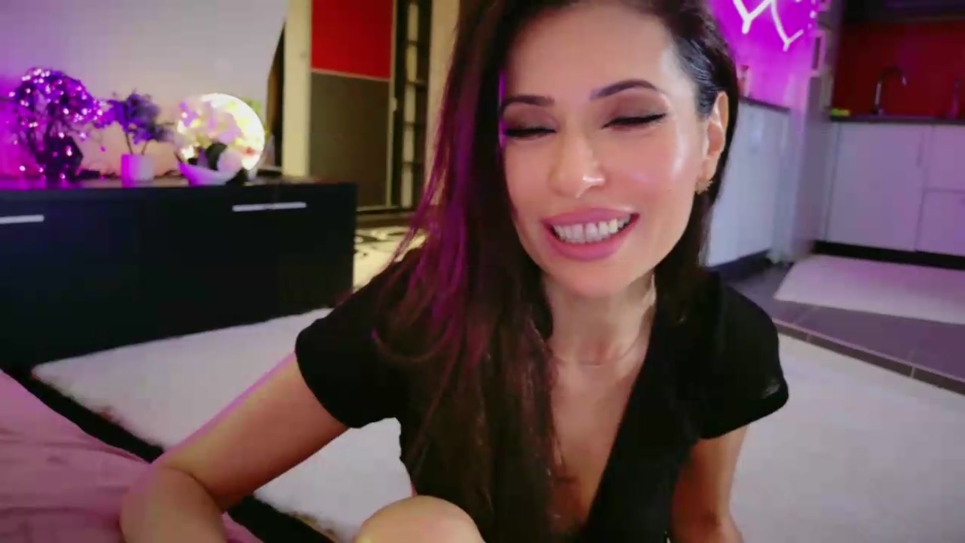 Gallery image thumbnail from SmileyTinaa's myfreecams stream on, 05/29/2026, 06:21 image 4 of 20