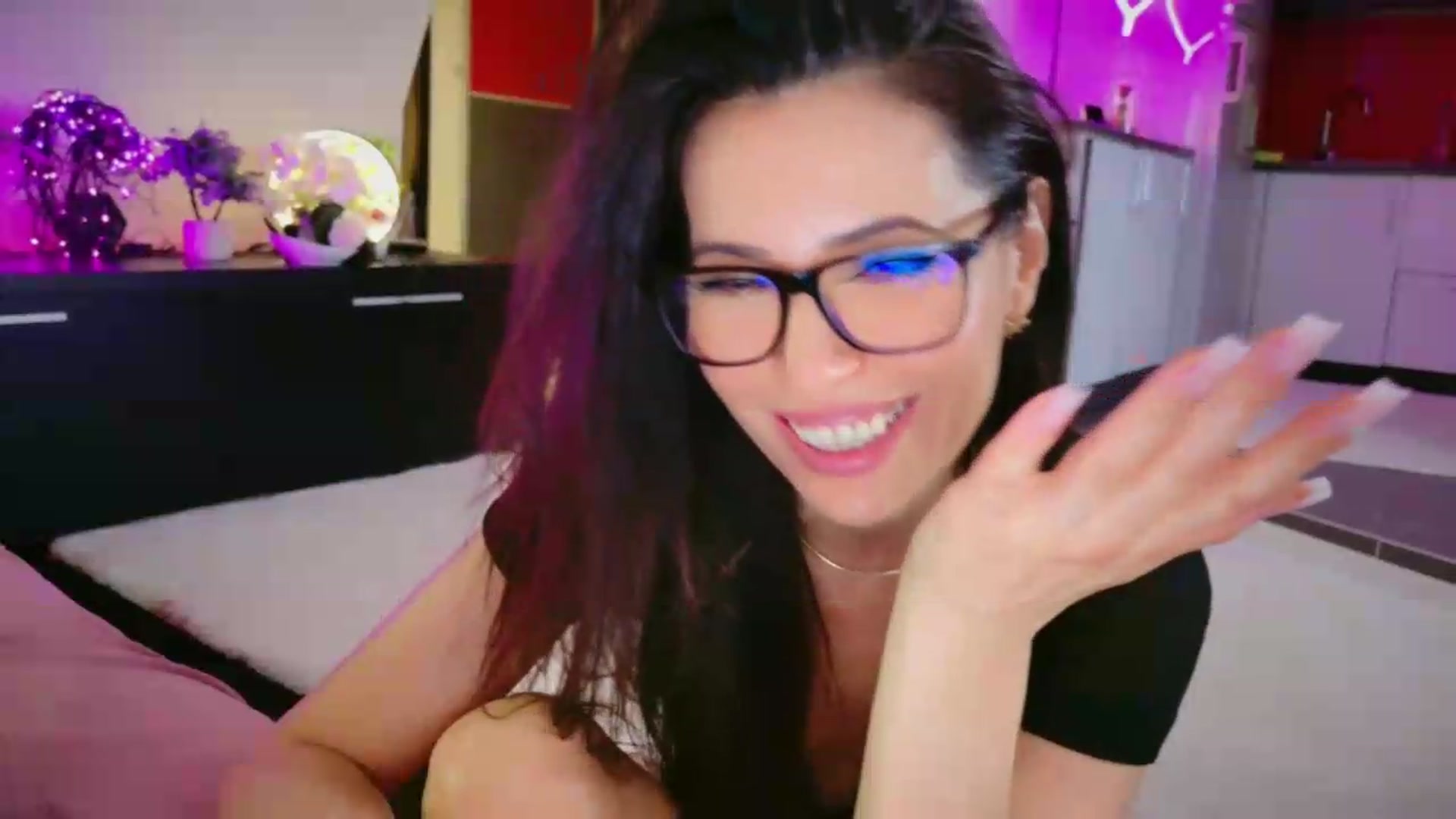 Gallery image thumbnail from SmileyTinaa's myfreecams stream on, 05/29/2026, 06:21 image 10 of 20