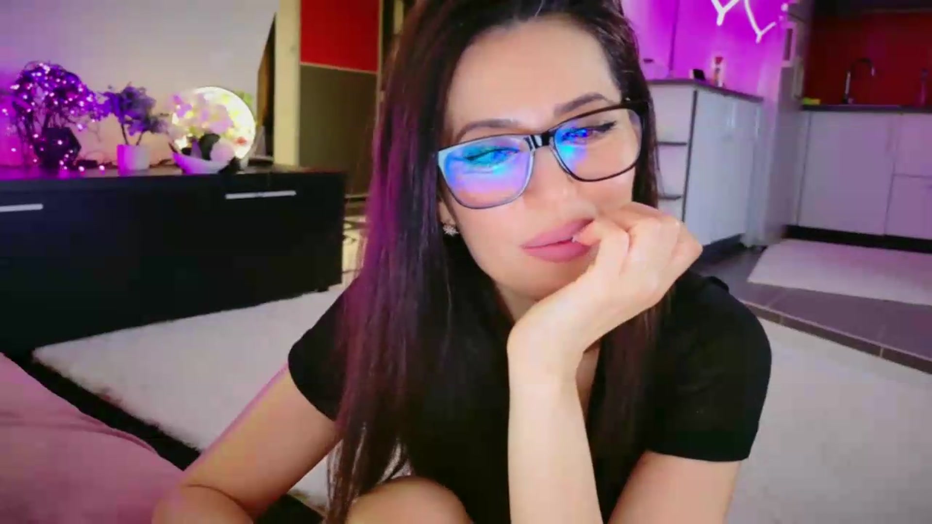 Gallery image thumbnail from SmileyTinaa's myfreecams stream on, 05/29/2026, 06:21 image 7 of 20
