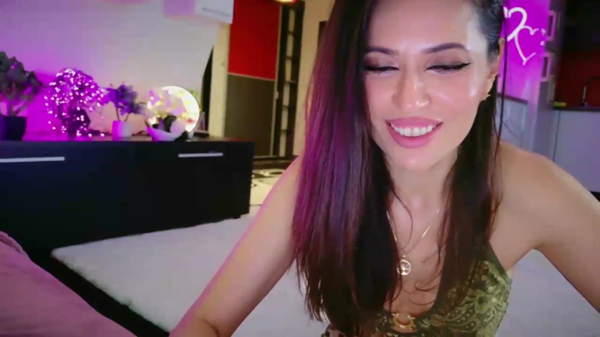 Gallery image thumbnail from SmileyTinaa's myfreecams stream on, 05/30/2026, 03:01 image 3 of 20