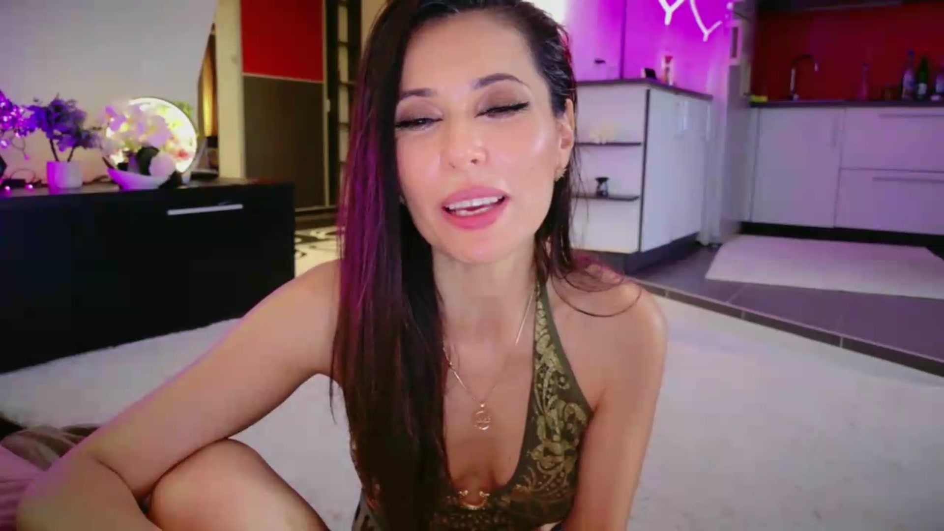 Gallery image thumbnail from SmileyTinaa's myfreecams stream on, 05/30/2026, 07:46 image 17 of 20