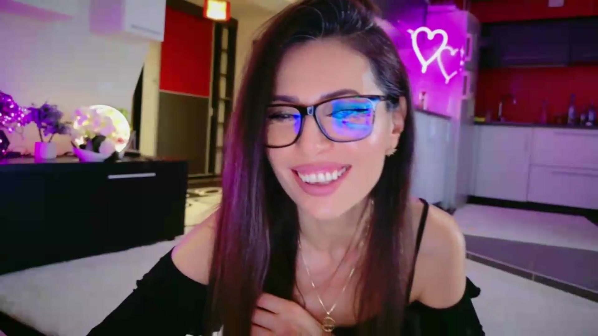 Gallery image thumbnail from SmileyTinaa's myfreecams stream on, 06/04/2026, 22:15 image 4 of 20