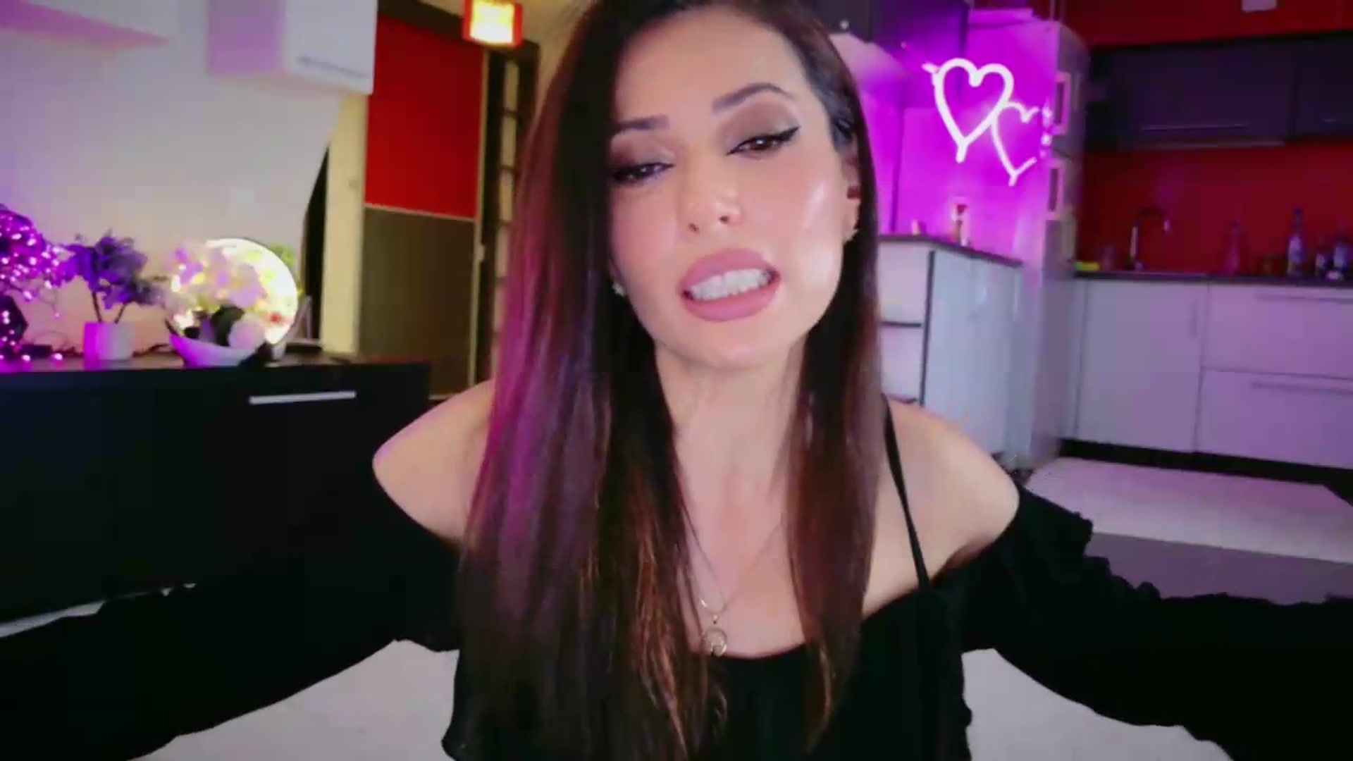 Gallery image thumbnail from SmileyTinaa's myfreecams stream on, 06/04/2026, 22:15 image 6 of 20