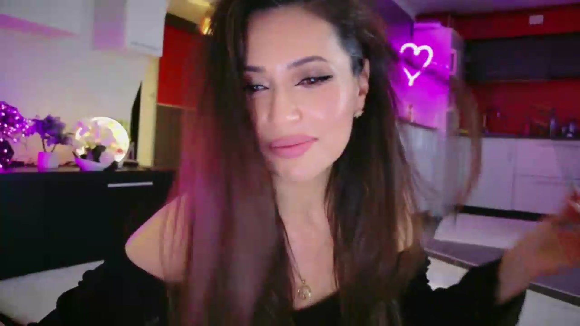 Gallery image thumbnail from SmileyTinaa's myfreecams stream on, 06/04/2026, 22:15 image 8 of 20