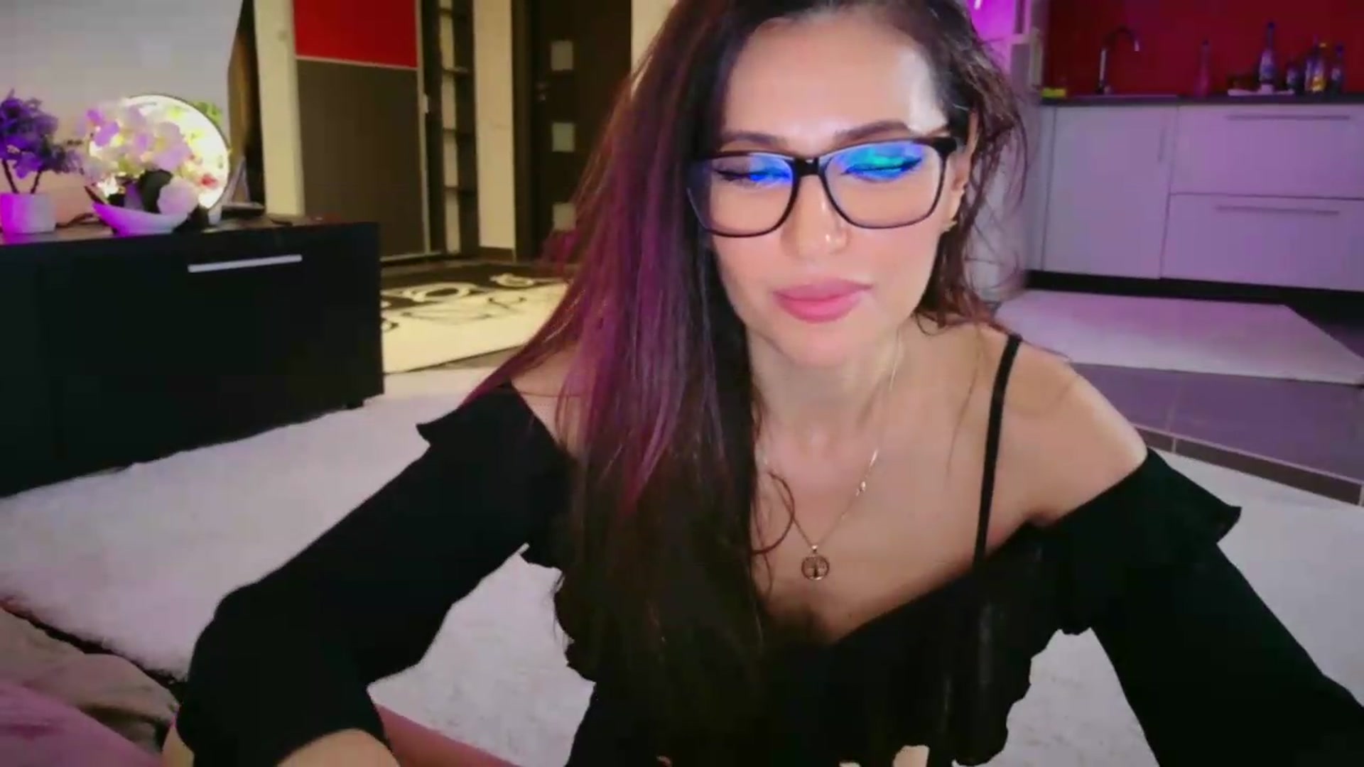 Gallery image thumbnail from SmileyTinaa's myfreecams stream on, 06/05/2026, 06:14 image 12 of 20
