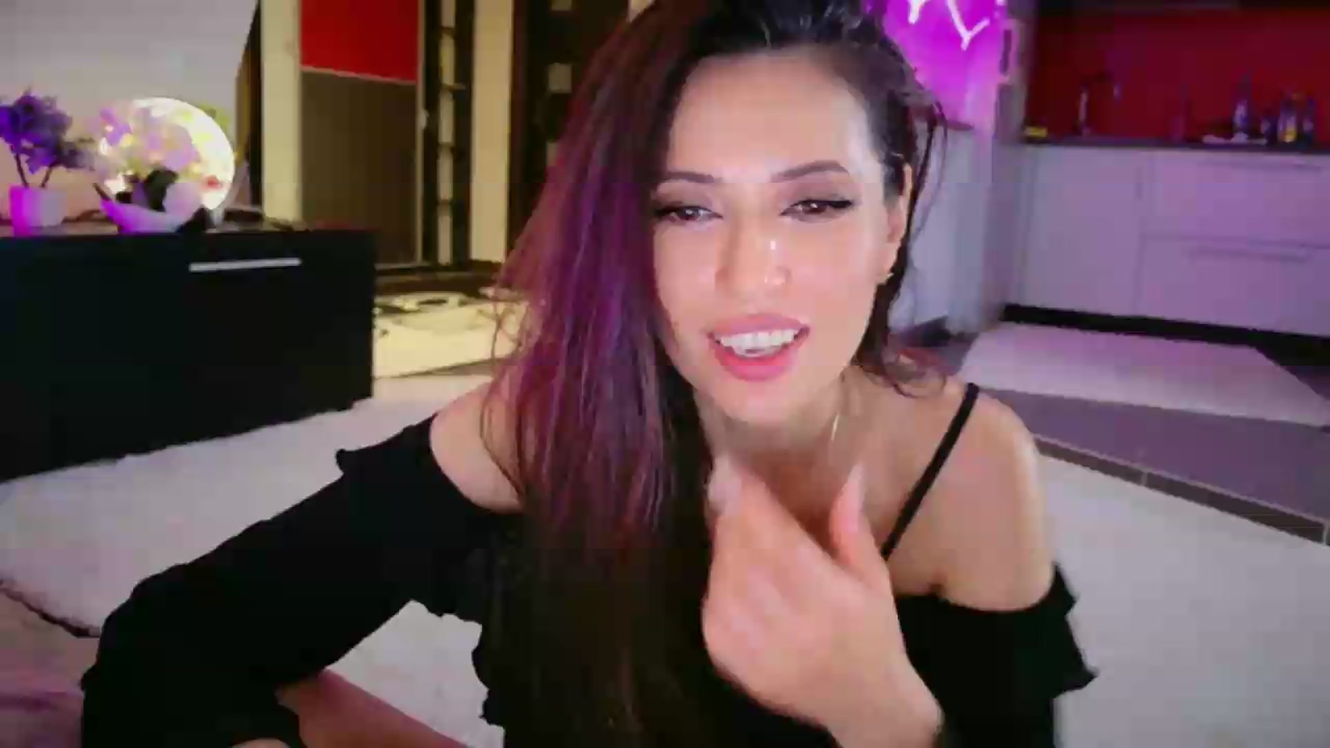 Gallery image thumbnail from SmileyTinaa's myfreecams stream on, 06/05/2026, 06:14 image 8 of 20