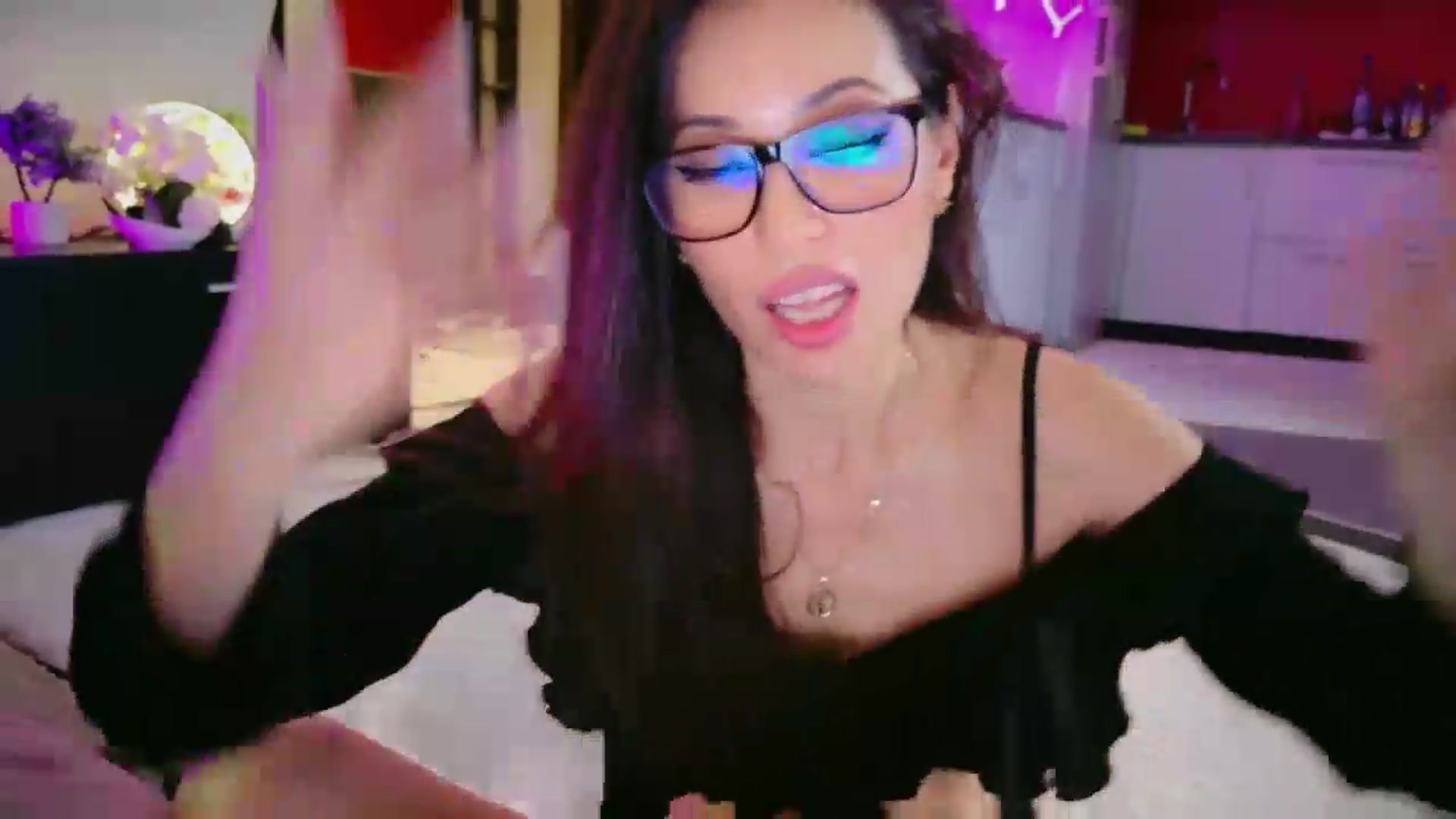 Gallery image thumbnail from SmileyTinaa's myfreecams stream on, 06/05/2026, 06:14 image 14 of 20